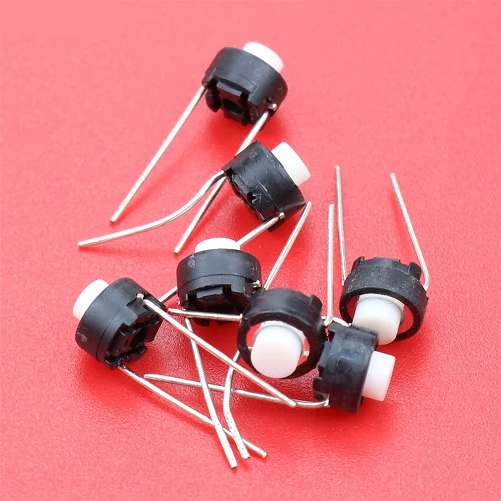 Micro interrupteur momentané AHLOKI 6x6x5mm à clic net et fixation DIP stable