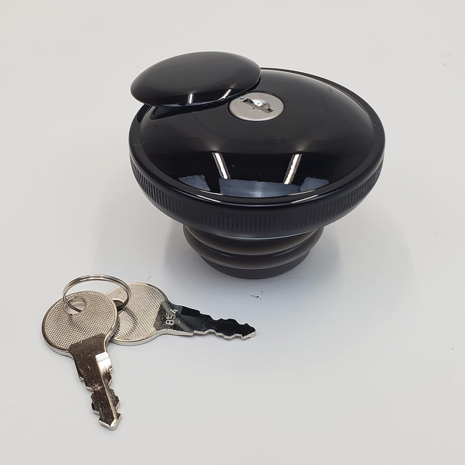 Black Locking Gas Cap for 1996-2026 Harley Road King, Softail, Dyna, FXR & 1996-2022 Sportster Models (Except RH) - Right Hand Thread VENTED with 2 Keys - Does NOT Fit Models with Dash or Fuel Door