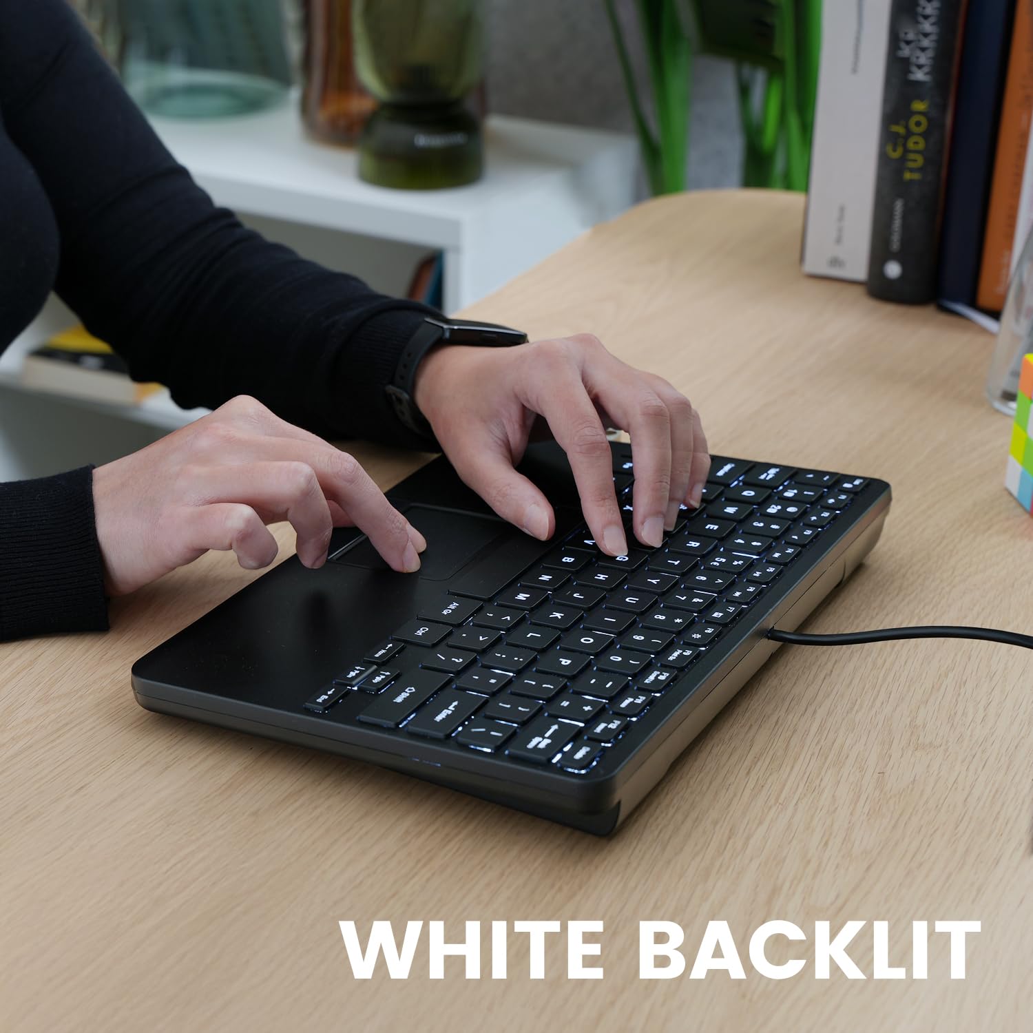 Perixx PERIBOARD-425 Amerikanische kabelgebundene Mini-Tastatur mit Touchpad, Scherentasten Typ X, Hintergrundbeleuchtung, 2 USB-Hubs, kompakt, 29 x 18 x 2,8 cm, US-Englisch