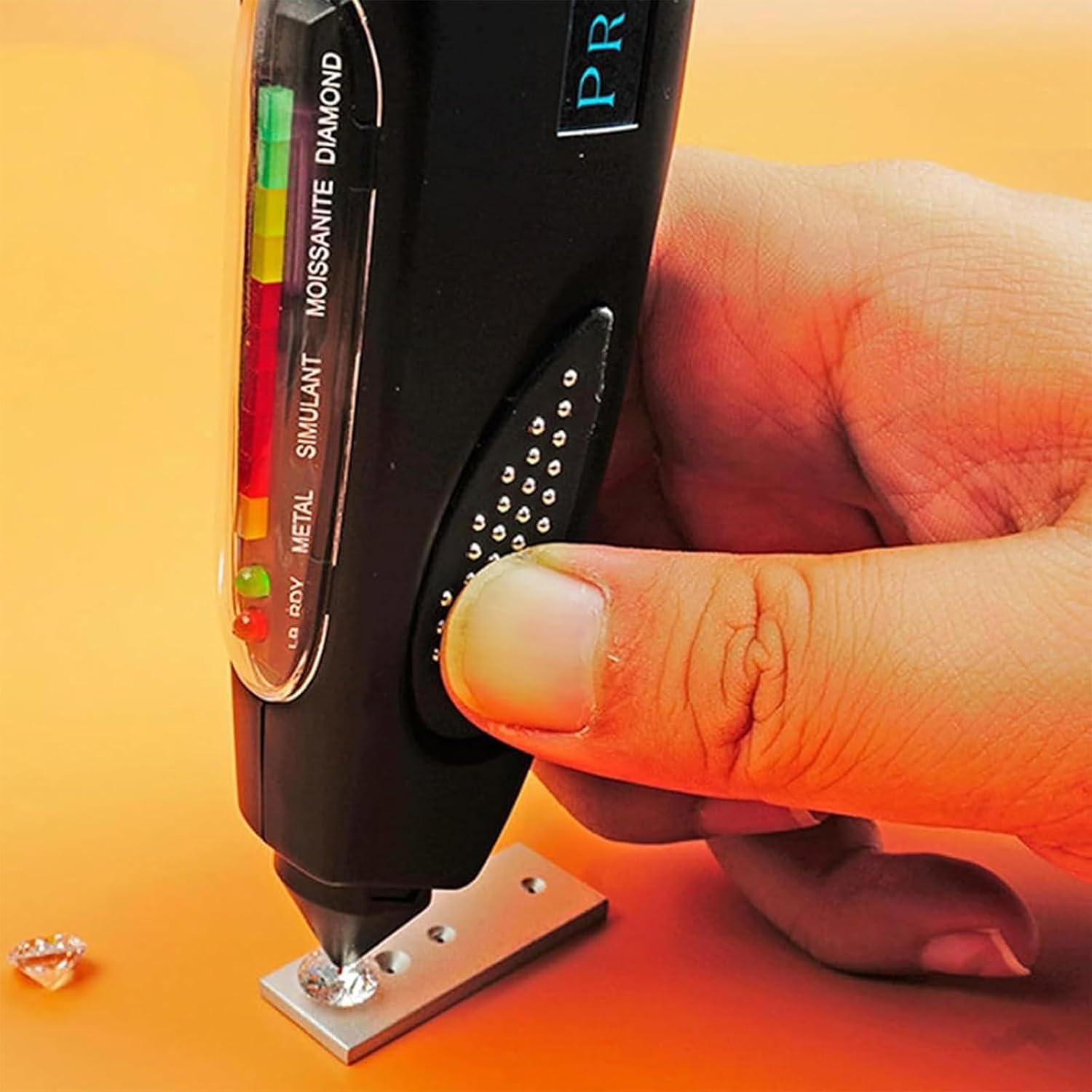 Diamond Tester Pen, Jewelry Diamond Meter with LED Digital Display Screen, 180-degree Multi-Viewing and Retractable Probe Tip, Accurate Testing and Easy to Read, for Moissanites and Diamonds