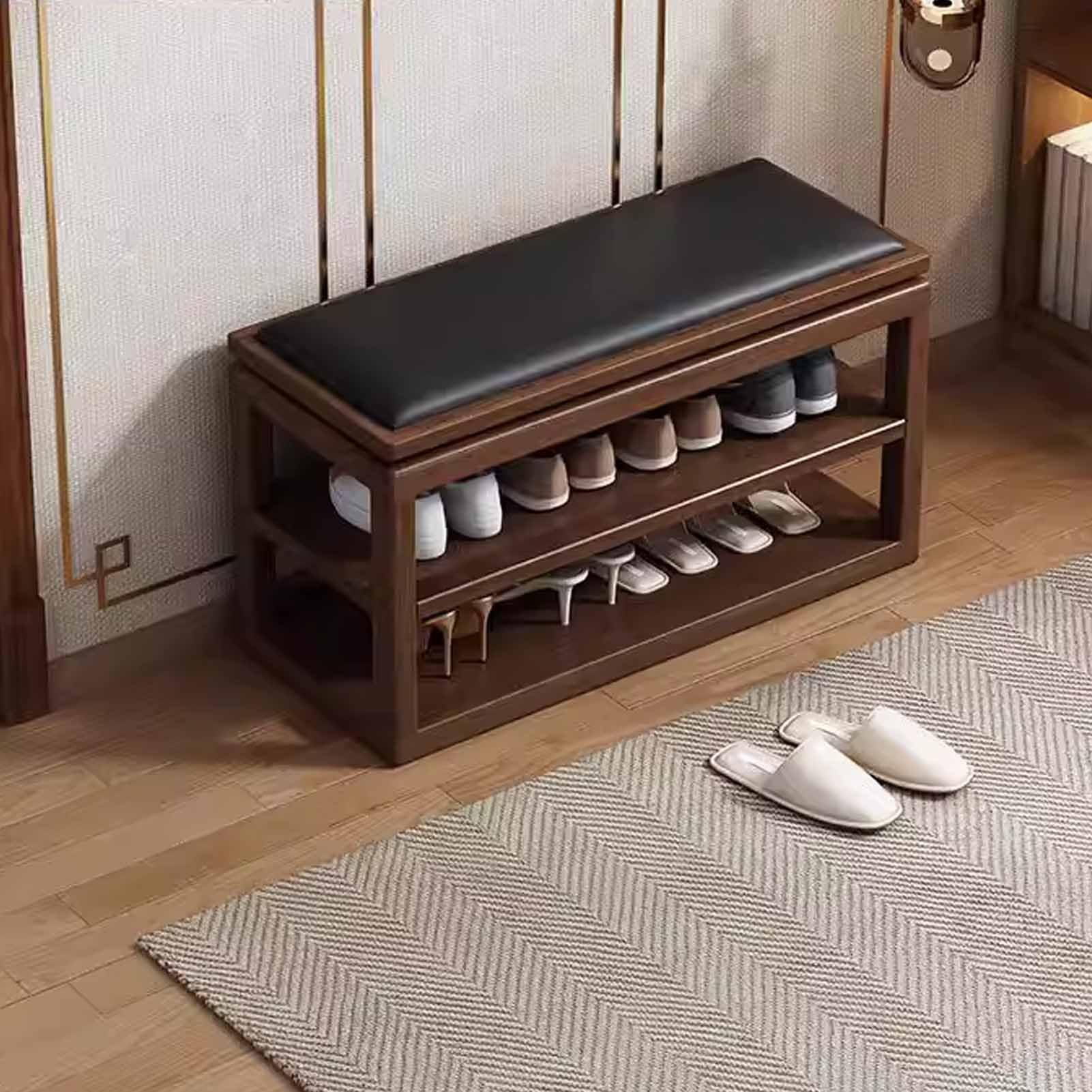 Étagère à chaussures en noyer et son banc en bois massif pour un couloir moderne et ordonné