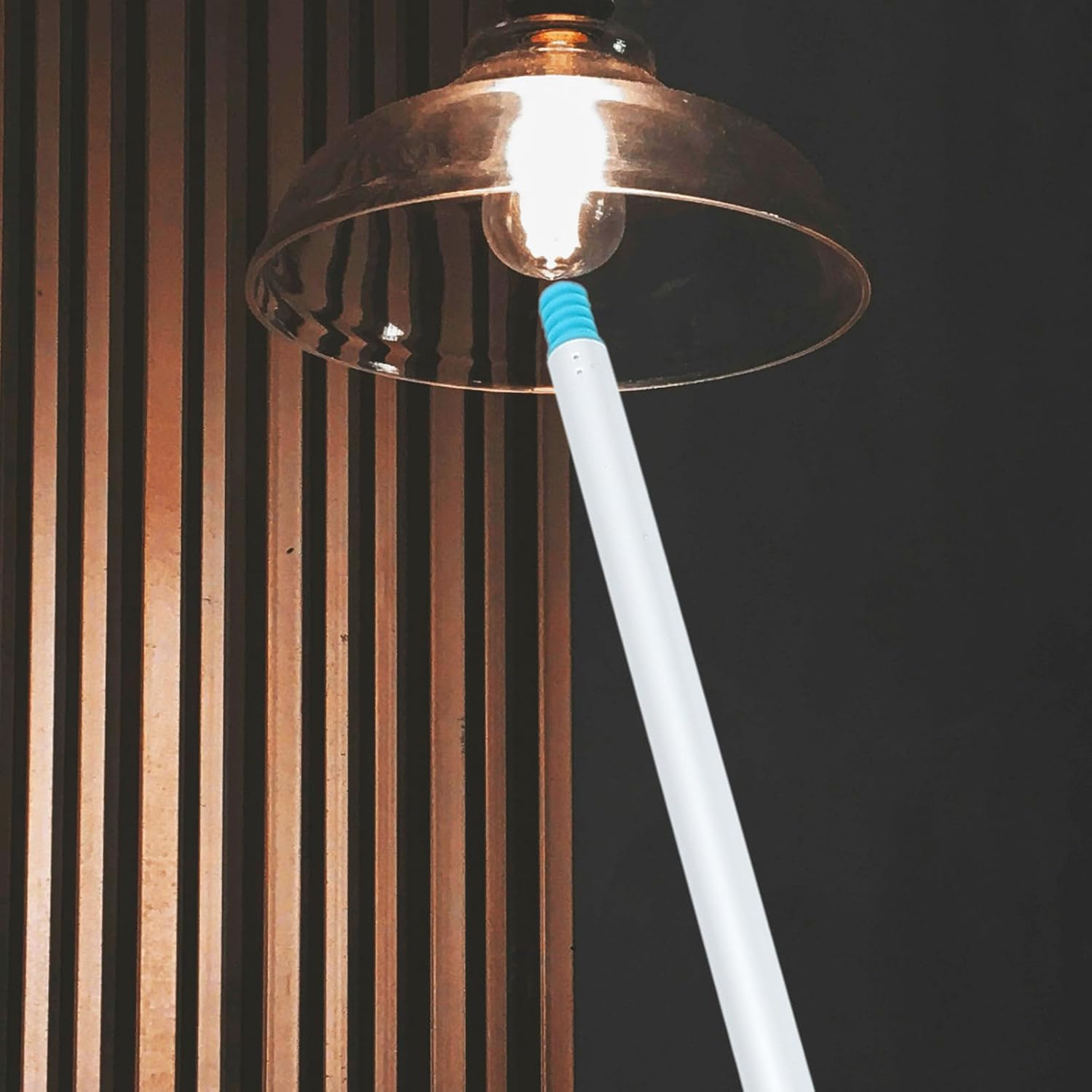 LED Light Bulb Changer Rod with Detachable 5-Section Extension Pole, Space-Saving Design, Steel and Plastic Construction, for Painting and High Window Cleaning Tasks