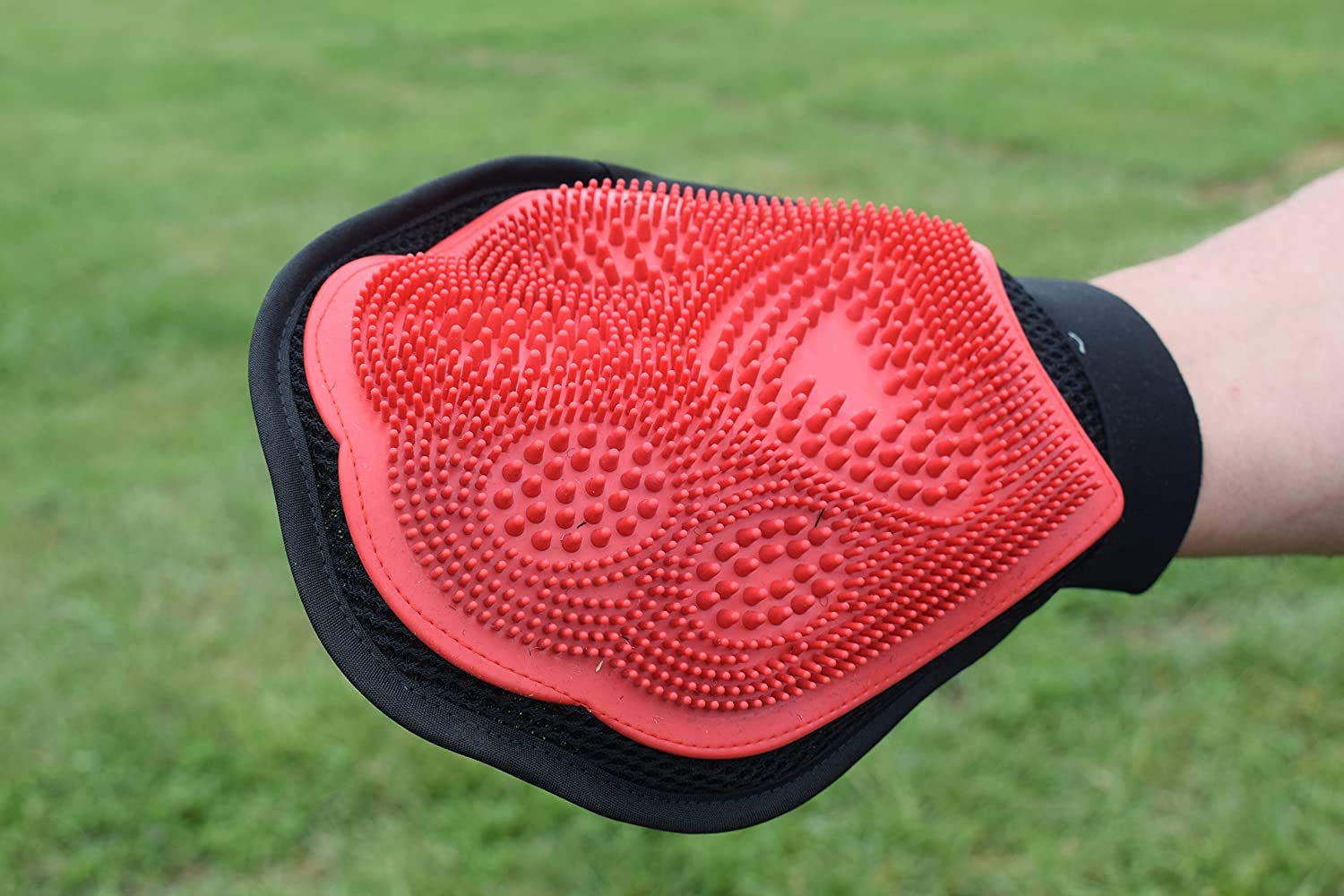 BLACK DOG Pet Reversible Silicone Pet Grooming, Washing and Hair Remover Mitt Gentle Massage Deshedding Glove (Fits Both Hands) for Dogs, Cats and Horses with Short or Long Hair (Colour May Very) (B08HWZ6YTL) Amazon Price History, Amazon Price Tracker