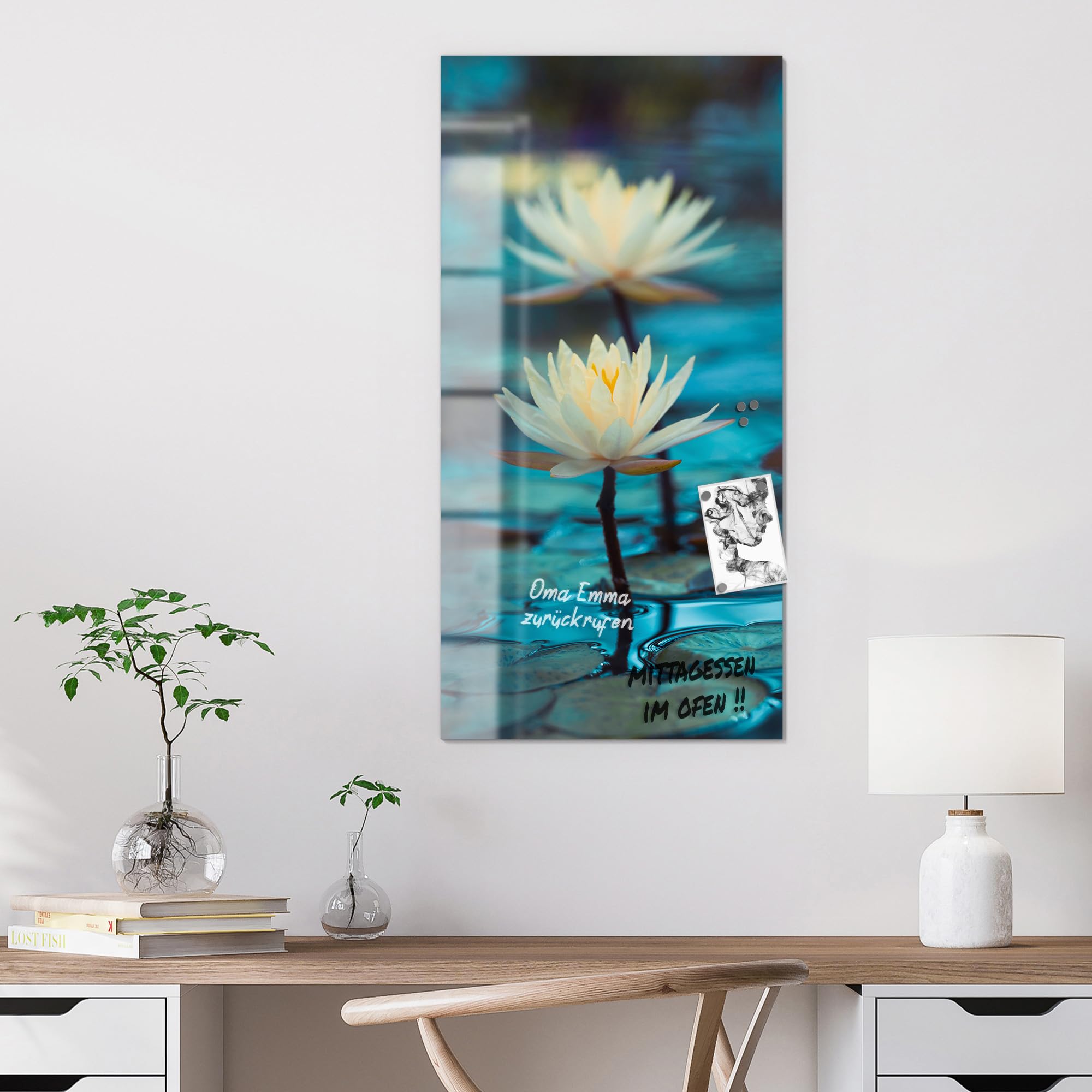 DEQORI Szklana tablica magnetyczna | wymiary 50 x 100 cm | motyw "seria lilii wodnych" | tablica memo ze szkła | tablica magnetyczna z magnesami, długopisem i chusteczką do kuchni i biura | tablica