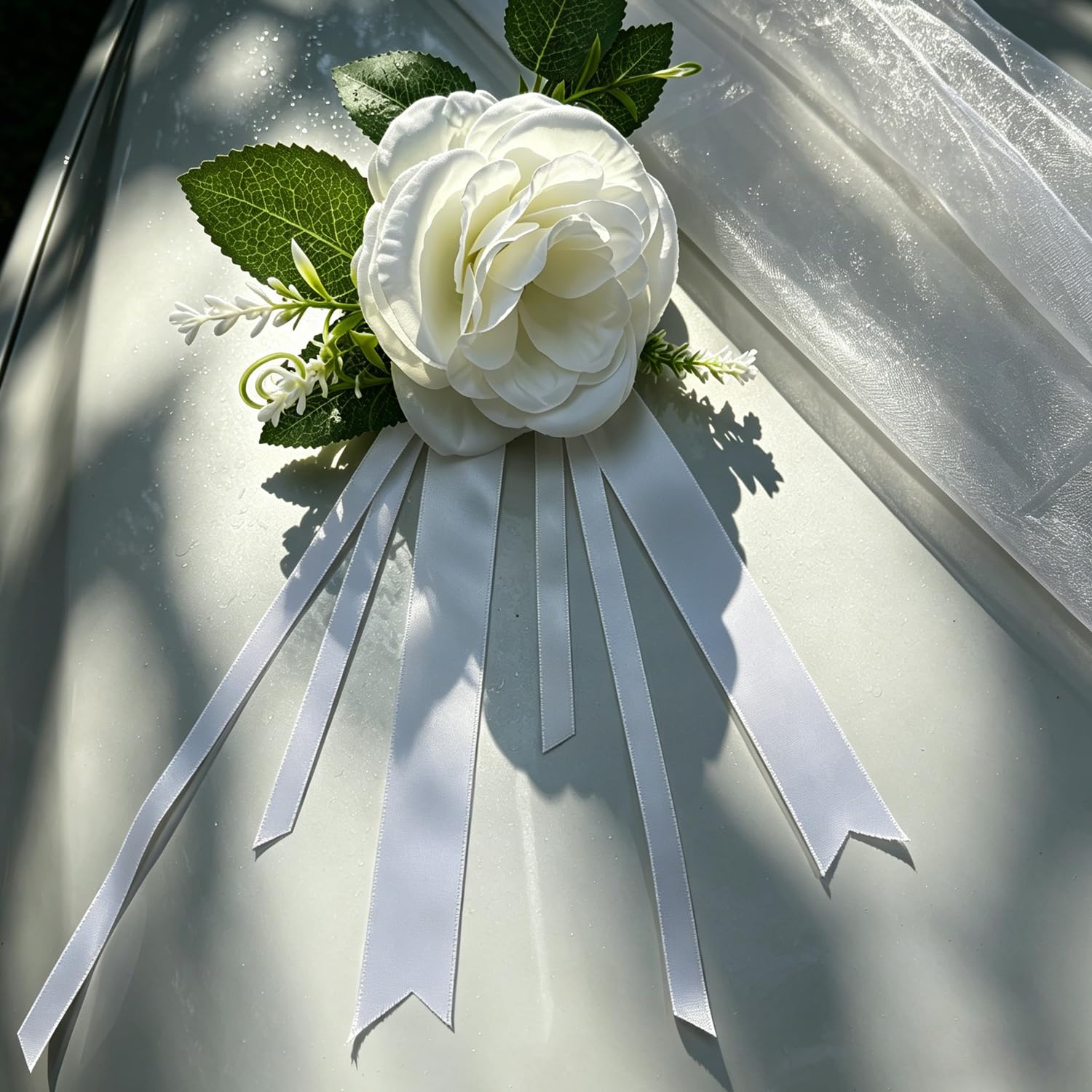 Weiß Herzförmig Autoschmuck Hochzeit Motorhaube, Hochzeit Autoschleifen,Auto Girlande, Auto Schmuck Braut Paar Rose Deko, Seidenblumen für Hochzeitsauto mit Extrastarken Saugnäpfen und 2x240cm Organza