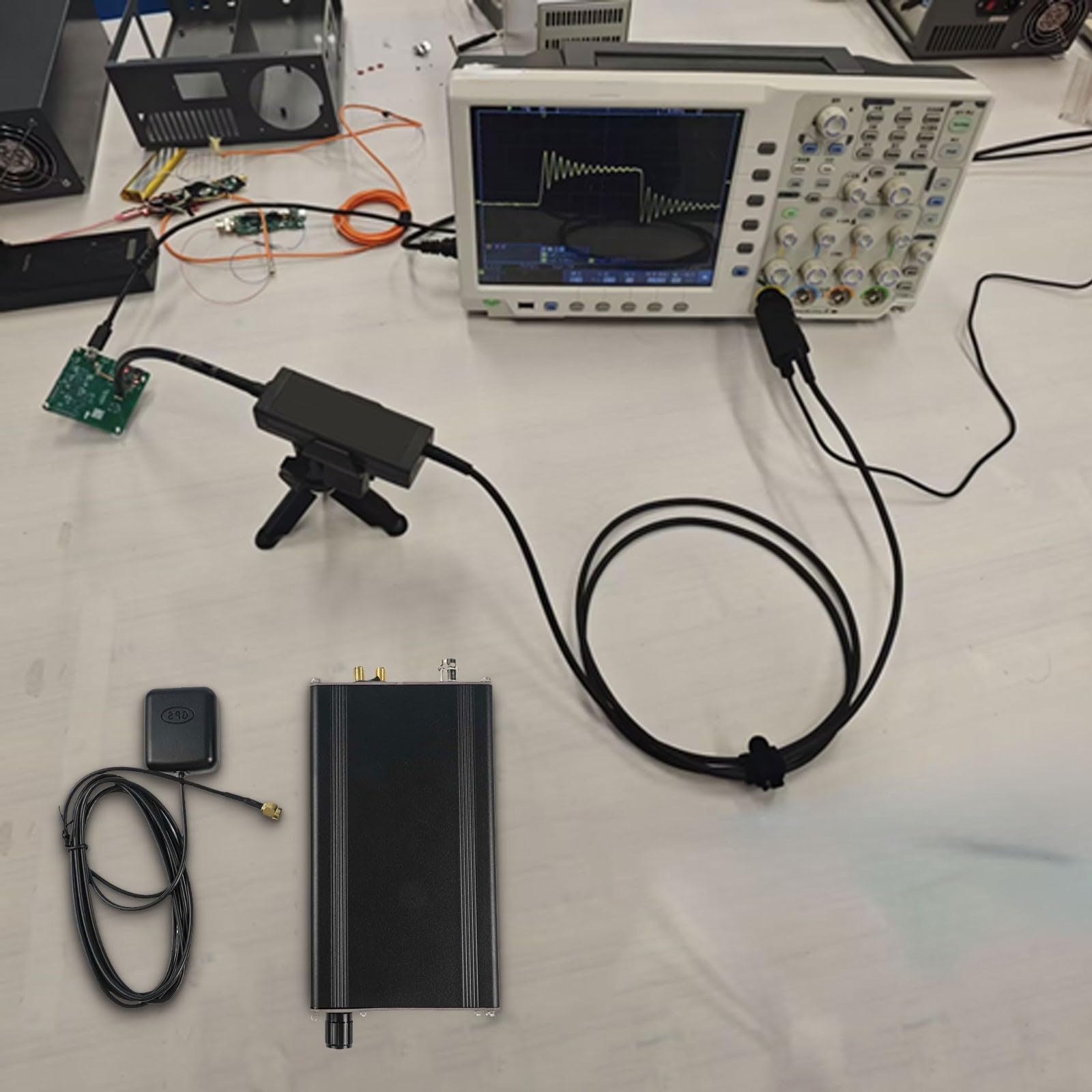 GPSDO 10MHz Signalgenerator GPS gezähmte Uhr Disziplinierter Oszillator für Audio-Tests für Frequenzkalibrierung Laborausrüstung