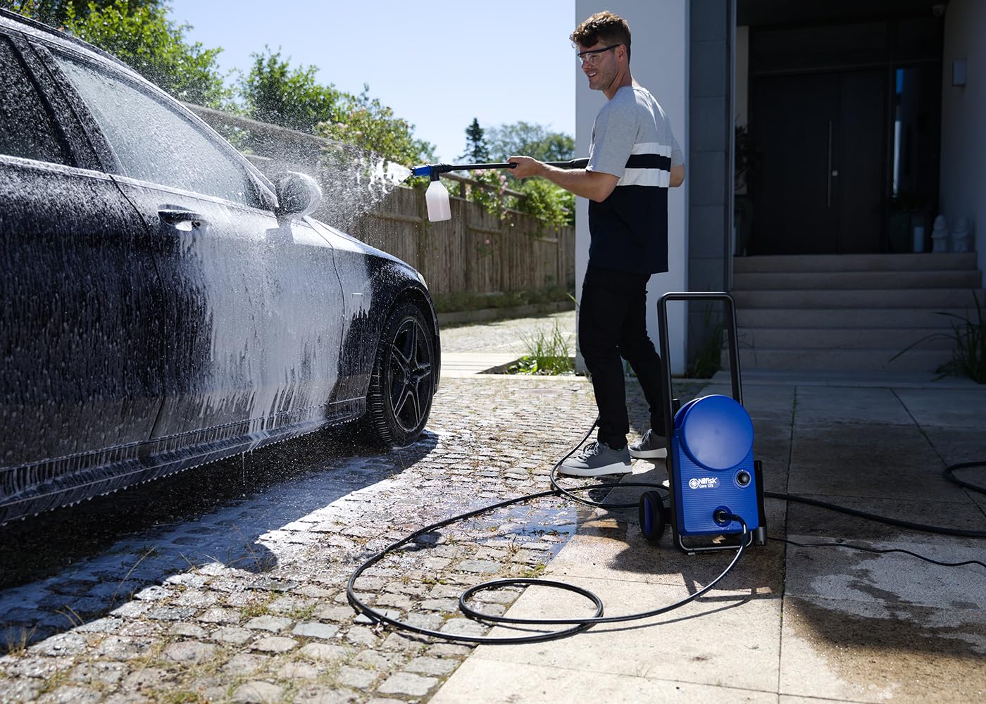 Nilfisk Hochdruckreiniger Core 125 Bar Druck - Mini Pressure Washer Für Terrassen, Werkstätten und Autos (1400 W)