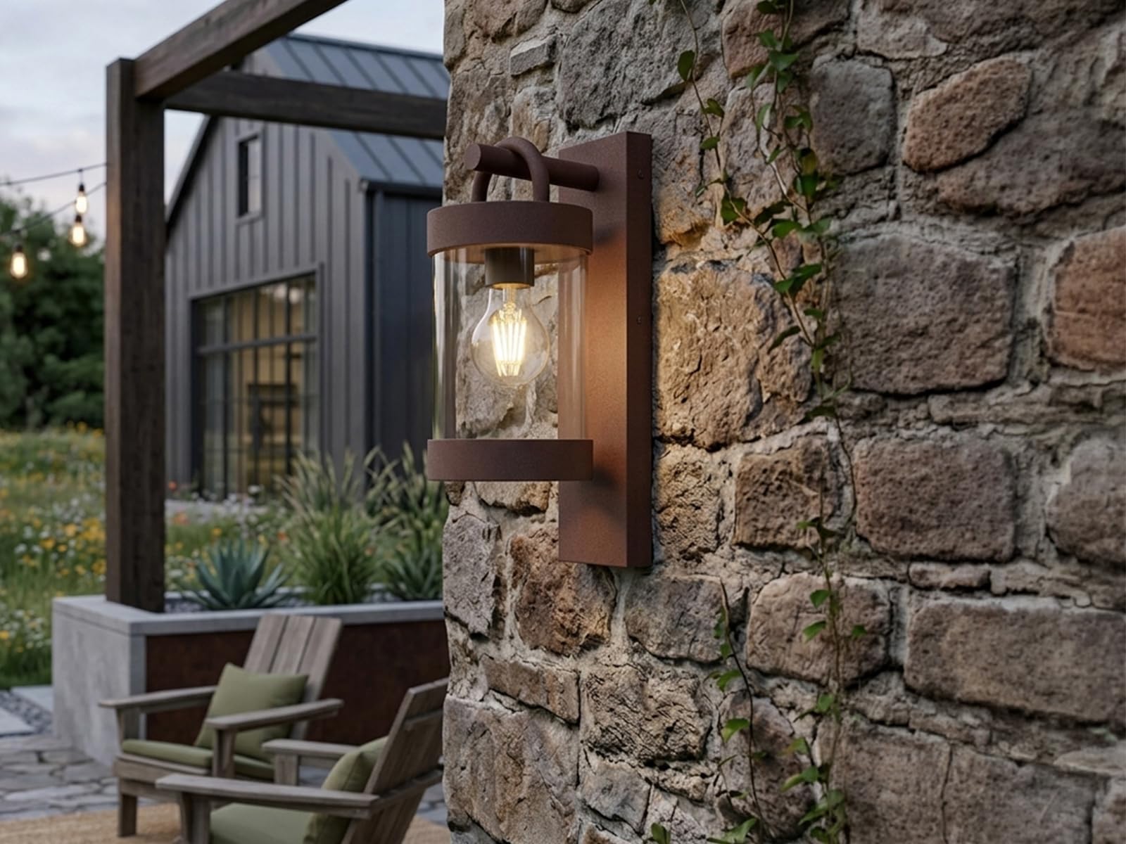 Lanterne murale extérieure en aluminium aspect rouille avec capteur crépusculaire, hauteur 33 cm