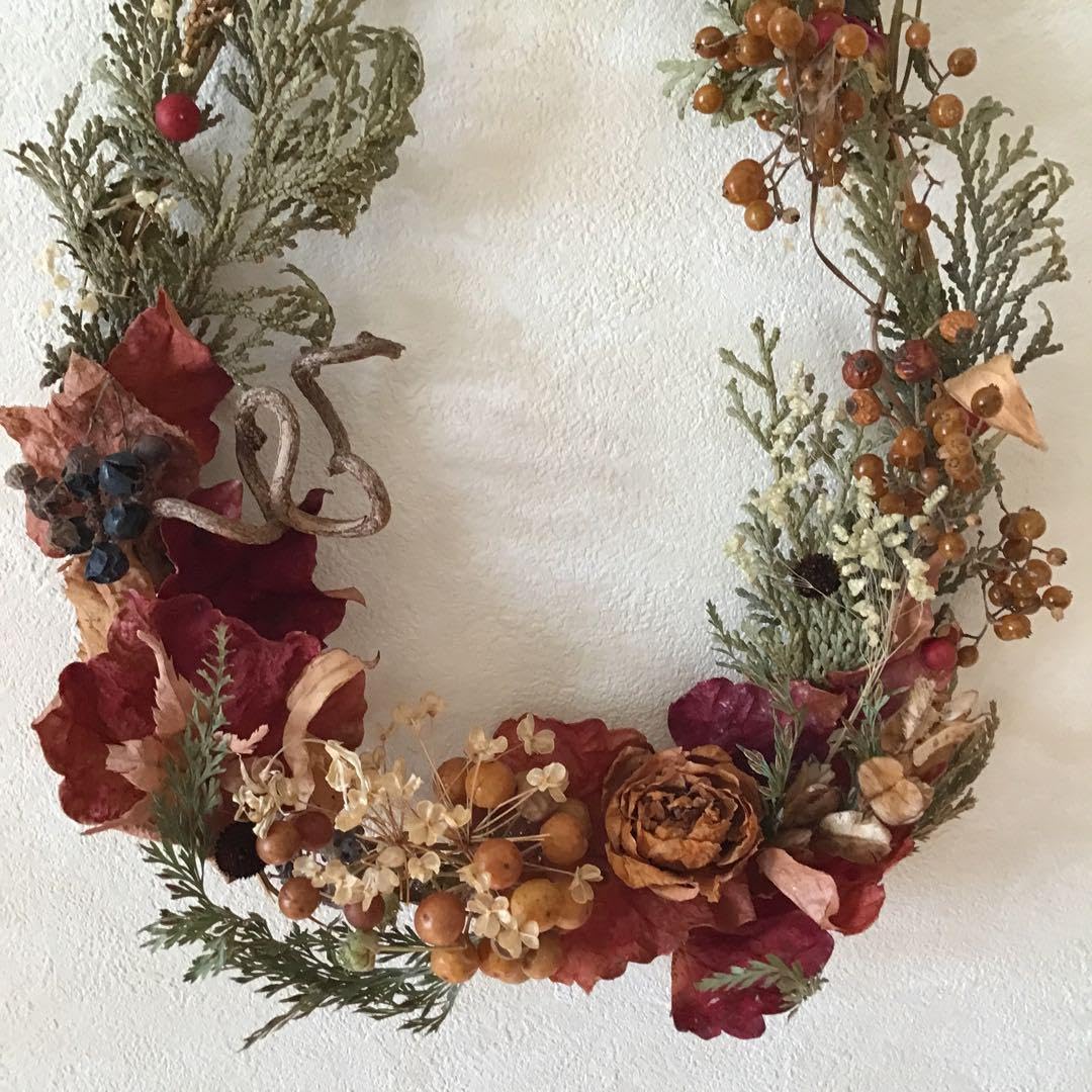 Amazon｜椿と蔦のリース クリスマス ドライフラワー スワッグ 秋冬