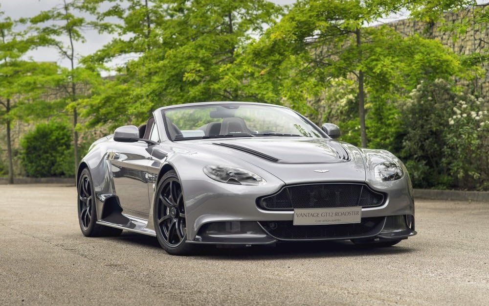 Amazon Co Jp 絵画風 壁紙ポスター はがせるシール式 アストンマーティン ヴァンテージ Gt12 ロードスター キャラクロ Avtg 003w2 ワイド版 603mm 376mm 建築用壁紙 耐候性塗料 ホーム キッチン