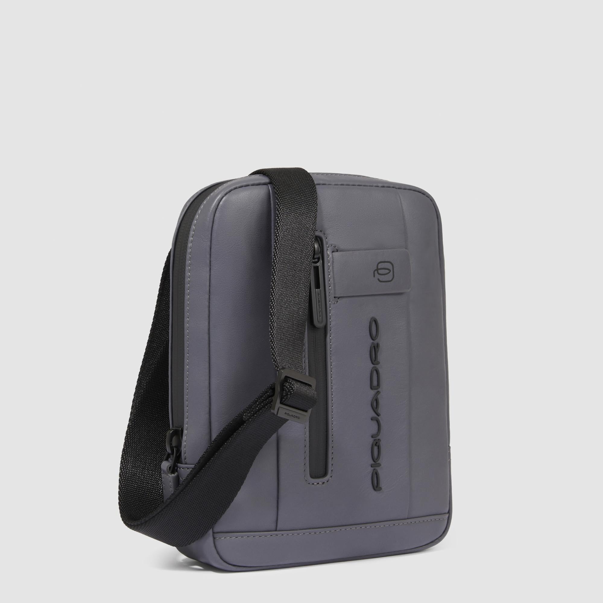 PIQUADRO Borsa in Pelle Porta iPad Mini con Passante per Auricolari, Linea Urban, Grigio CA3084UB00/GR
