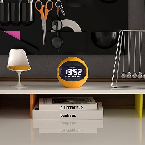 Miniatura 3 de NEWGATE Reloj despertador Centre of The Earth Reloj LCD digital retro redondo Amarillo Ideal para mesita de noche, escritorio o estante