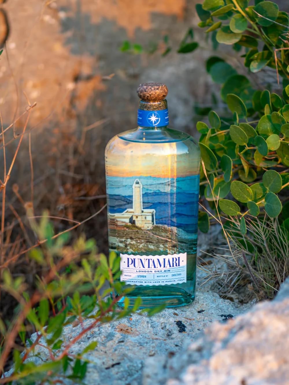 Gin Puntamari – Gin Premium London Dry Gin Italiano Artigianale, 43% Vol., Bottiglia in Vetro da 70 cl Astuccio Lux. Premiato Tra I Migliori Gin Italiani Al Mondo 2025!!!