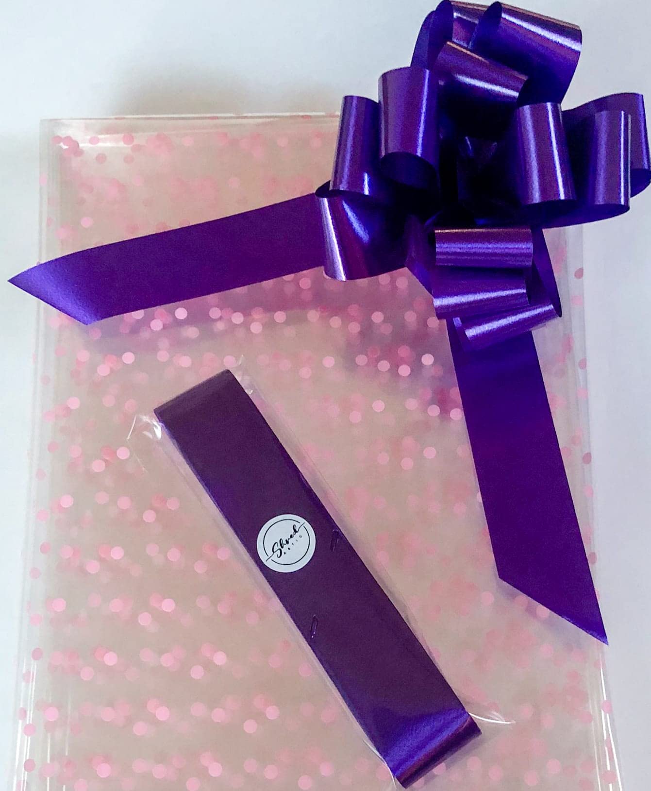 ShredAstic® Pink Dot Florist Cellophane wrap with 30mm Pull Bow (3 metres, purple)