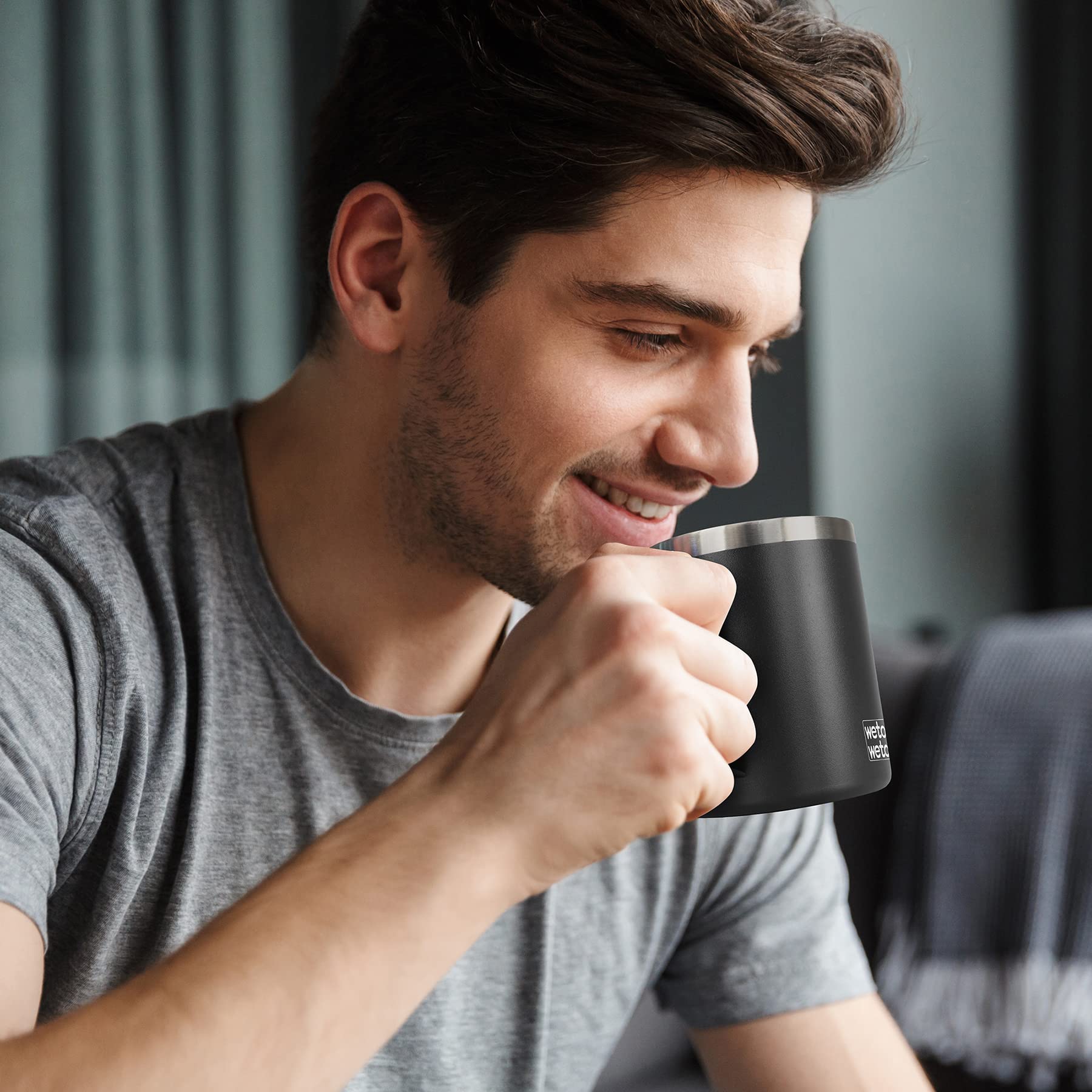 WETOWETO Taza de café con asa, taza de café reutilizable de acero inoxidable aislada de 14 onzas, taza de café de doble pared, taza de viaje de café con recubrimiento en polvo negro