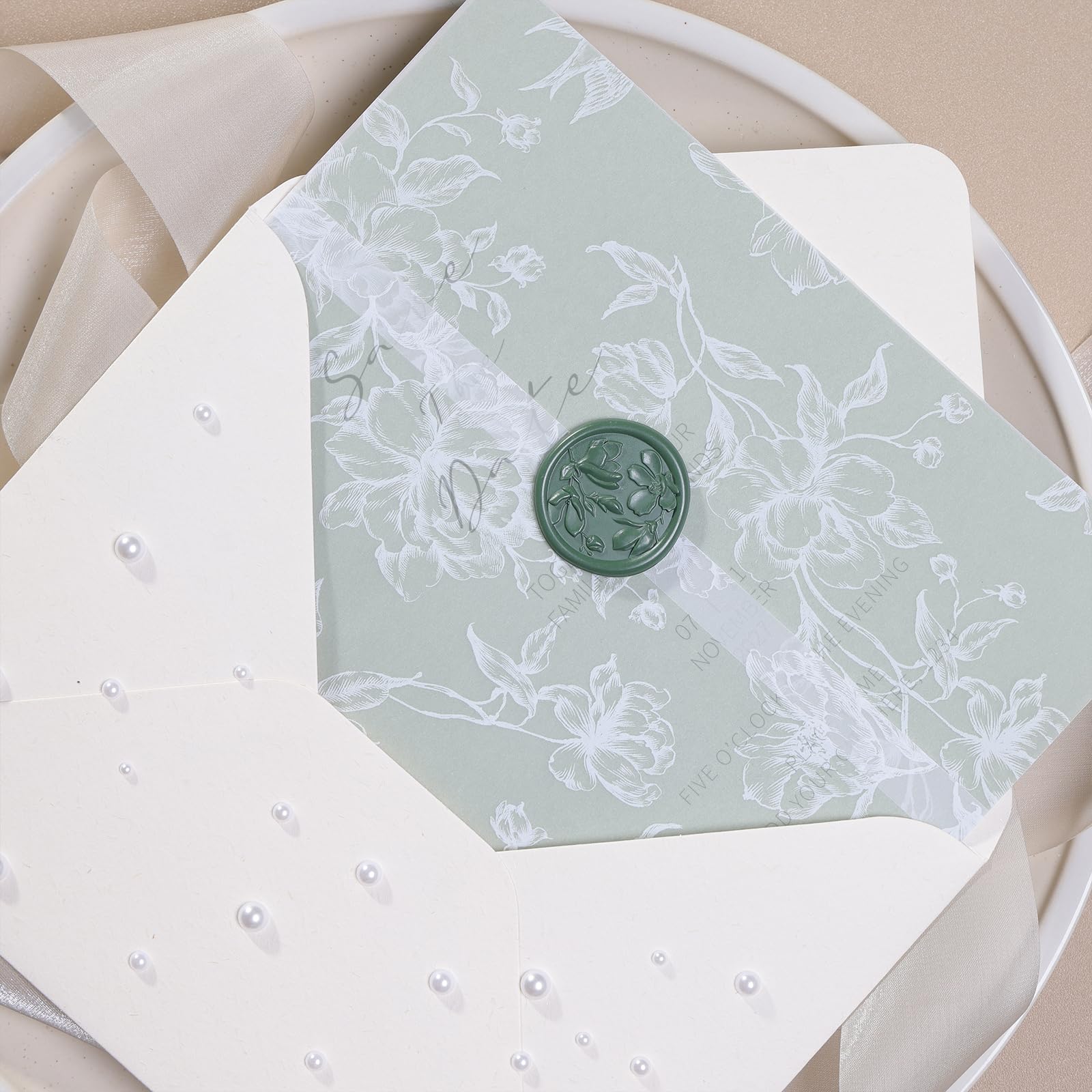 UNIQOOO Paquete de 50 elegantes chaquetas de vitela blancas para invitaciones de 5 x 7, papel vitela preplegado de 115 g/m², para invitaciones de boda, bodas y eventos temáticos blancos