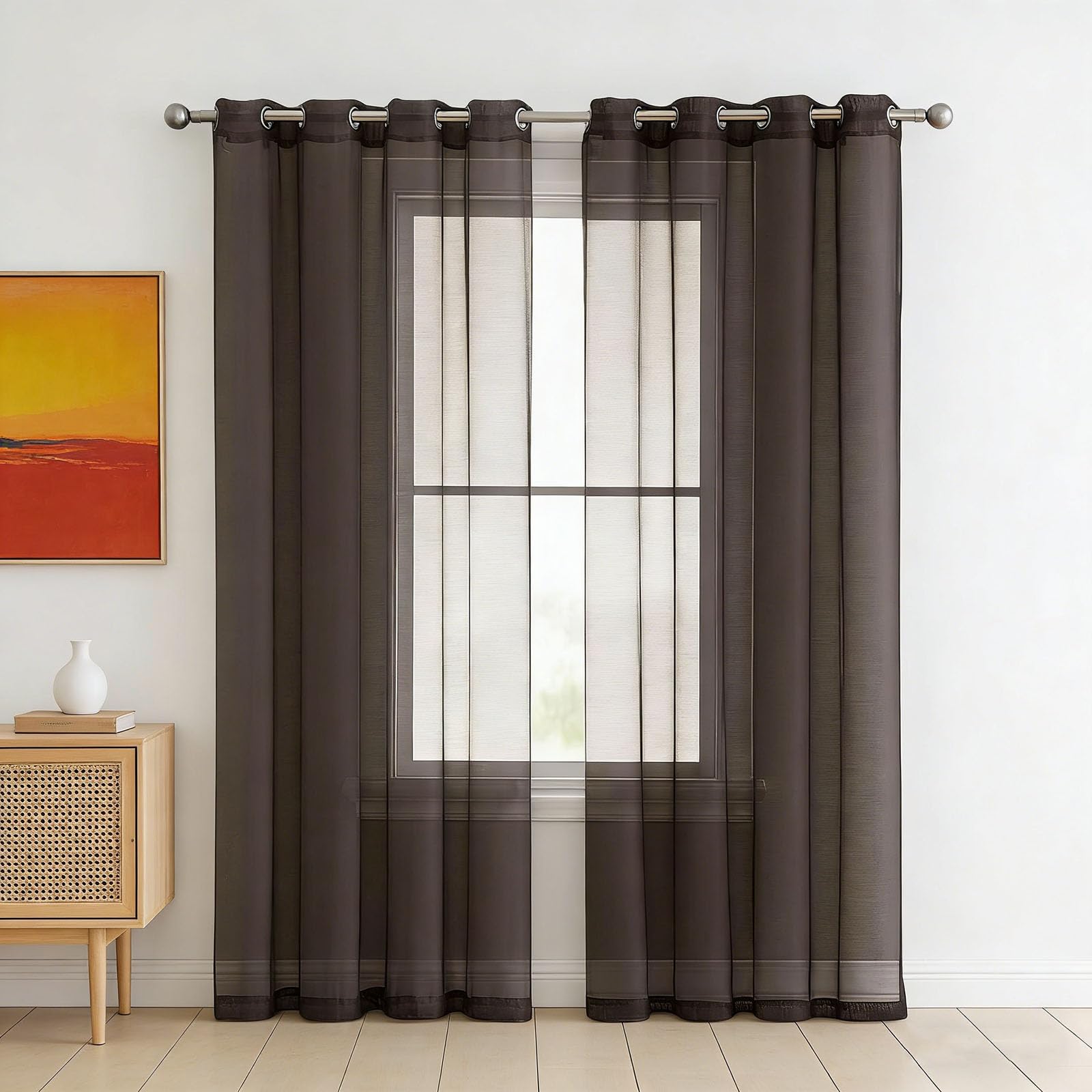Rideaux voilage marron semi-transparent pour bloquer les vis-à-vis avec élégance
