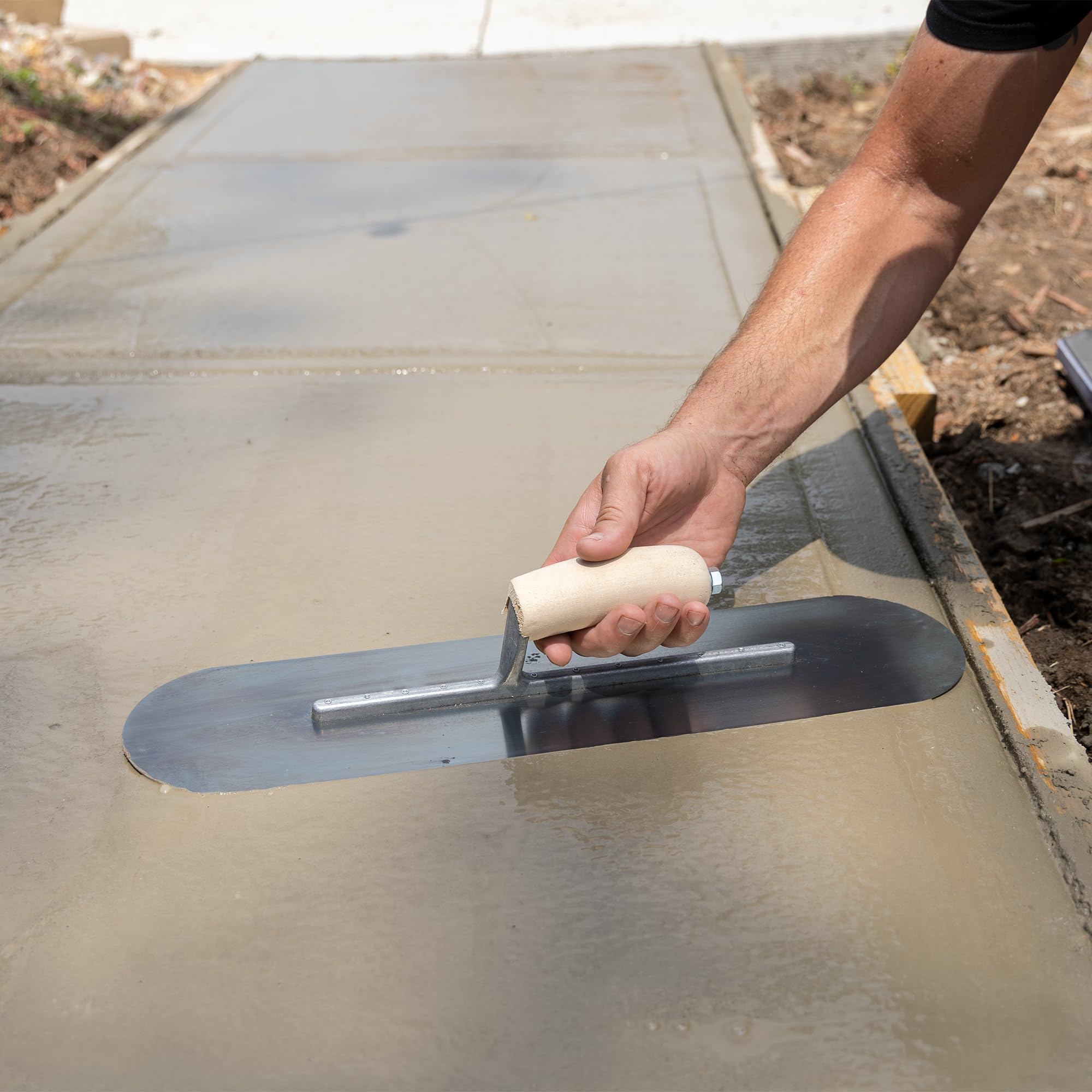 Marshalltown Truelle pour Piscine avec Manche en Bois - Acier Bleu pour Sol et Béton - Dimensions 508x127 mm