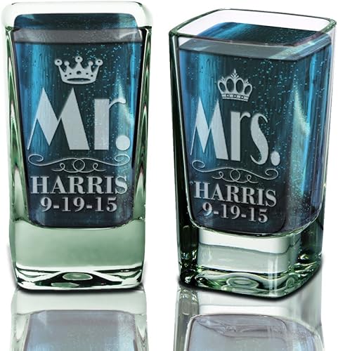 Queen King Future MR. and MRS. Juego de 2 vasos de chupito personalizados grabados personalizados para bodas, fiestas, nombre y fecha