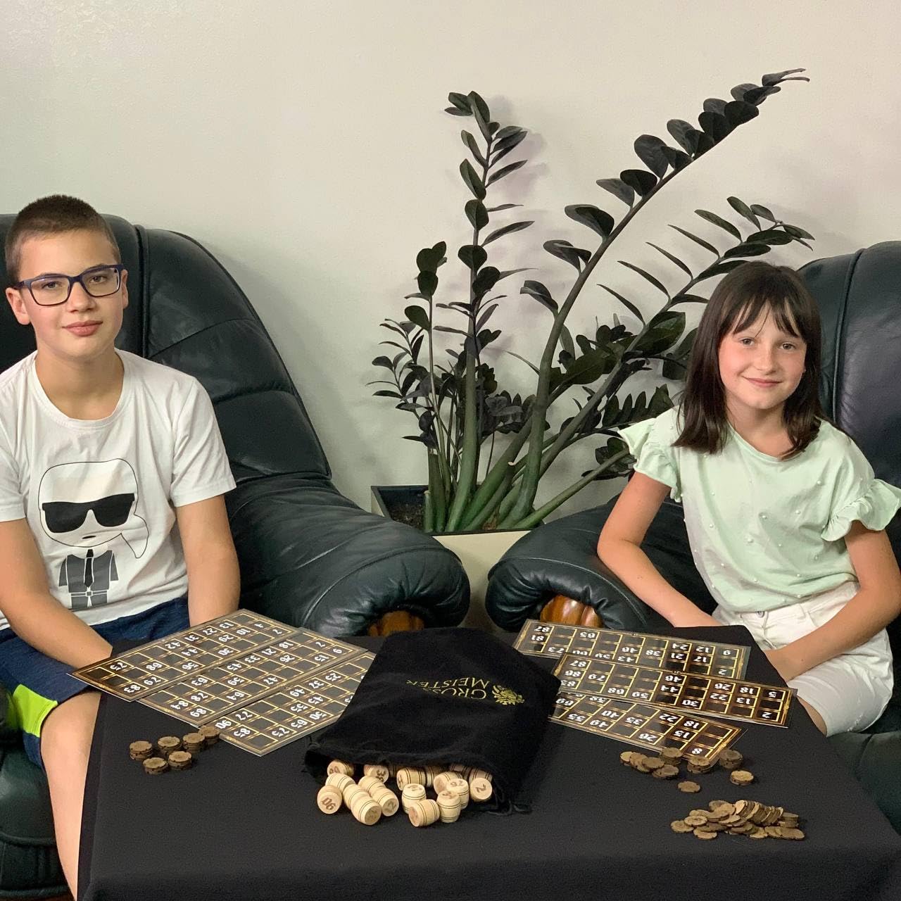 Handgefertigtes Premium Lotto Spiel aus Holz – Klassisches Bingo-Set mit nummerierten Holzfässern & Spielkarten – Gesellschaftsspiel für Kinder & Erwachsene – Familienspiel & Lernspiel