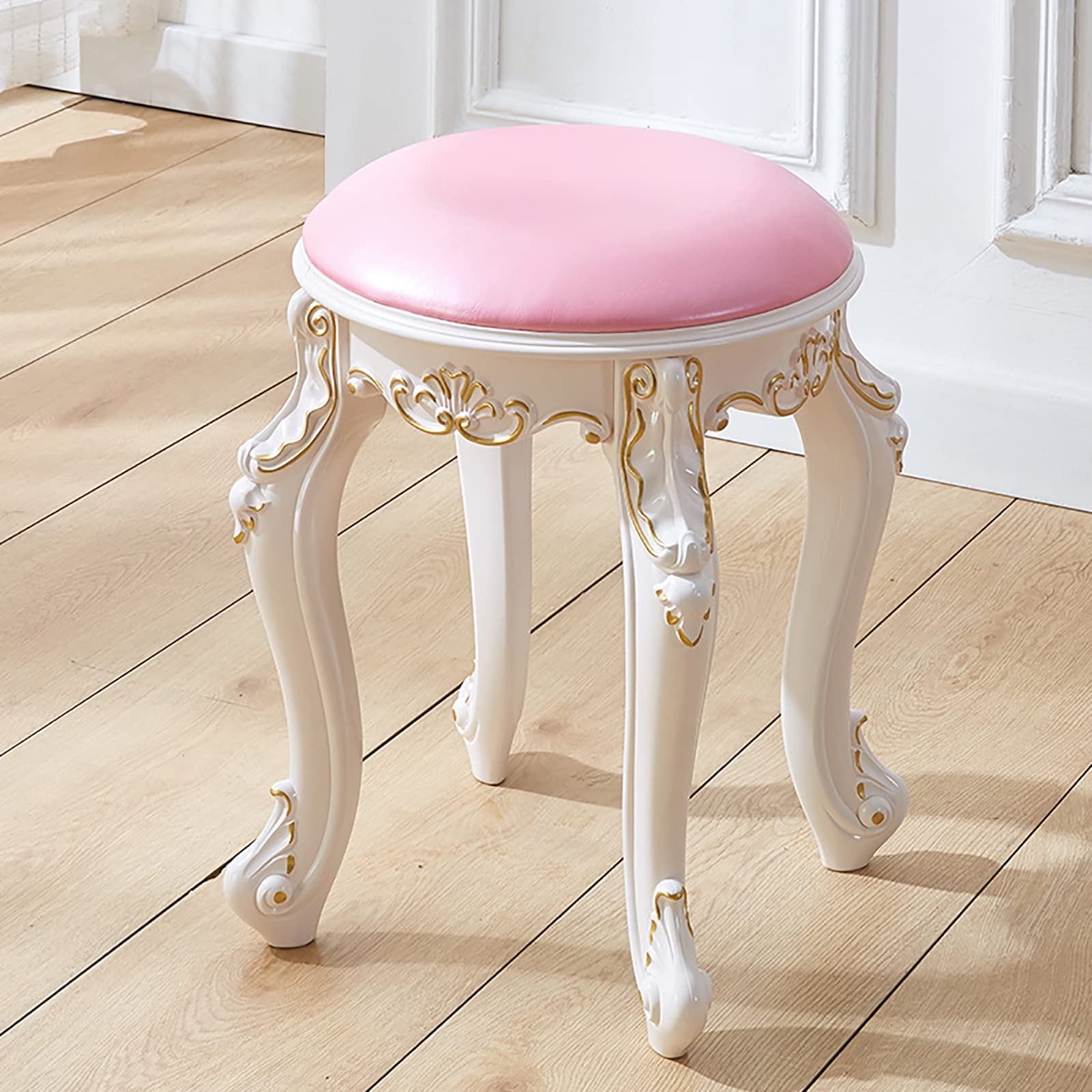 Taburete de maquillaje de terciopelo ideal para crear tu rincón de belleza en el baño