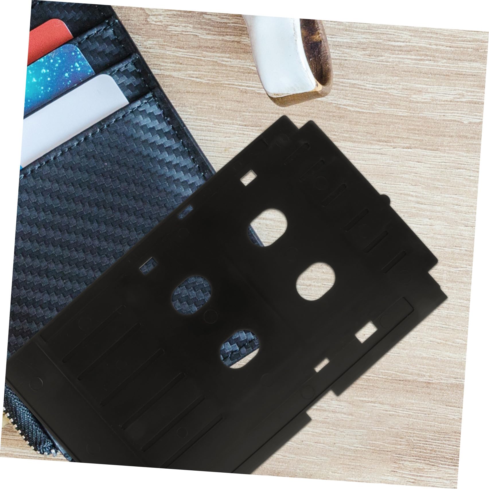 Vassoio in Pvc Nero per Carte Stampante, Resistente e Antiusura, Dimensioni 86x54 Mm, per Ufficio e Scuola, Accessorio Professionale per Stampa Tessere