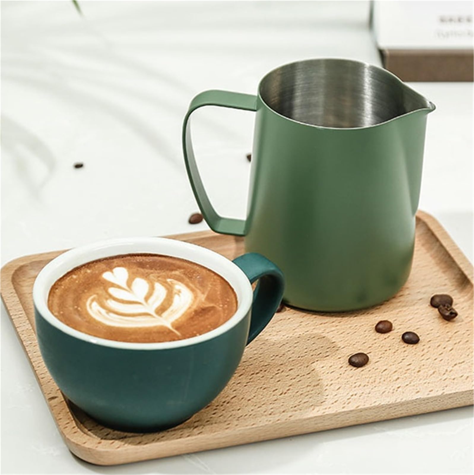 Jarra para Espumar Leche Catación de café Profesional con Boquilla a Escala, Taza de Leche de Acero Inoxidable, Taza for Espuma de Leche, artículos de café(Beige 600ml)