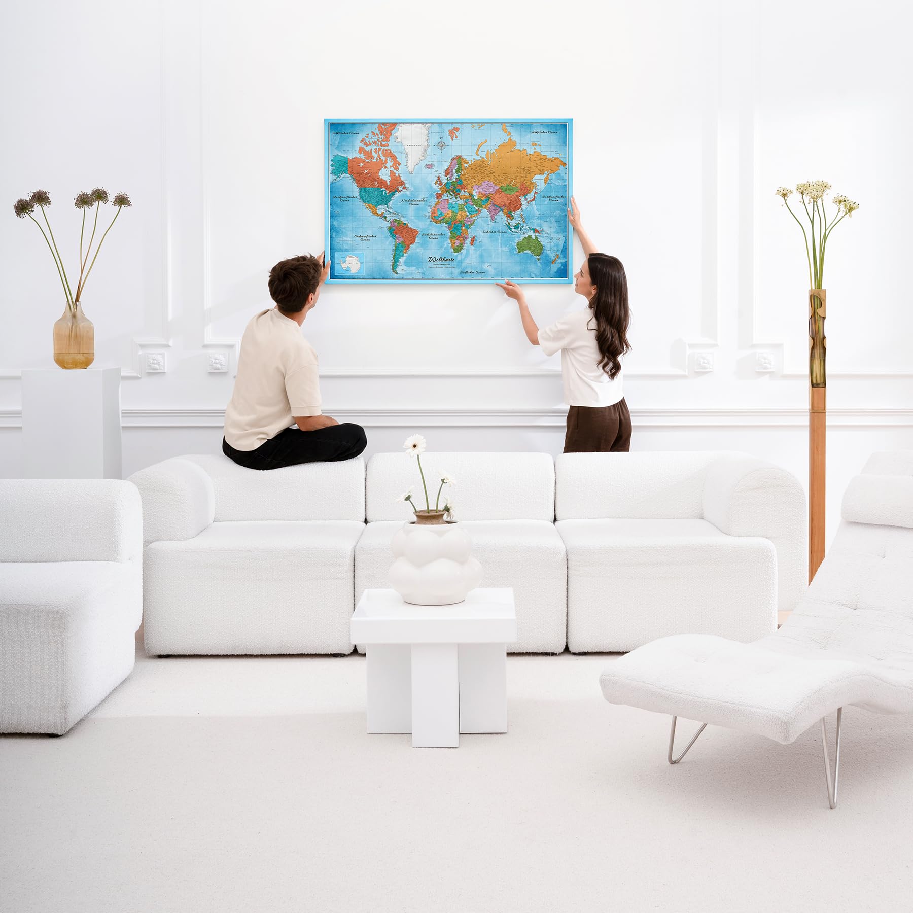 Hochwertige Canvas Weltkarte mit Kork-Pinnwand - Deutsche Beschriftung - Dekorative Wanddeko für alle Zimmer - Leinwandbilder mit Weltkarte Motiv (120x80 cm, Muster 21)
