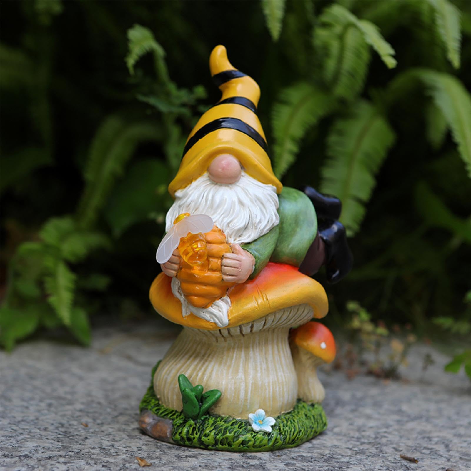 Statuetta decorativa a forma di nano in resina a energia solare | Gnomo a forma di ape sdraiato sul fungo per giardino, prato, patio, portico, balcone, cortile, laghetto, davanzale