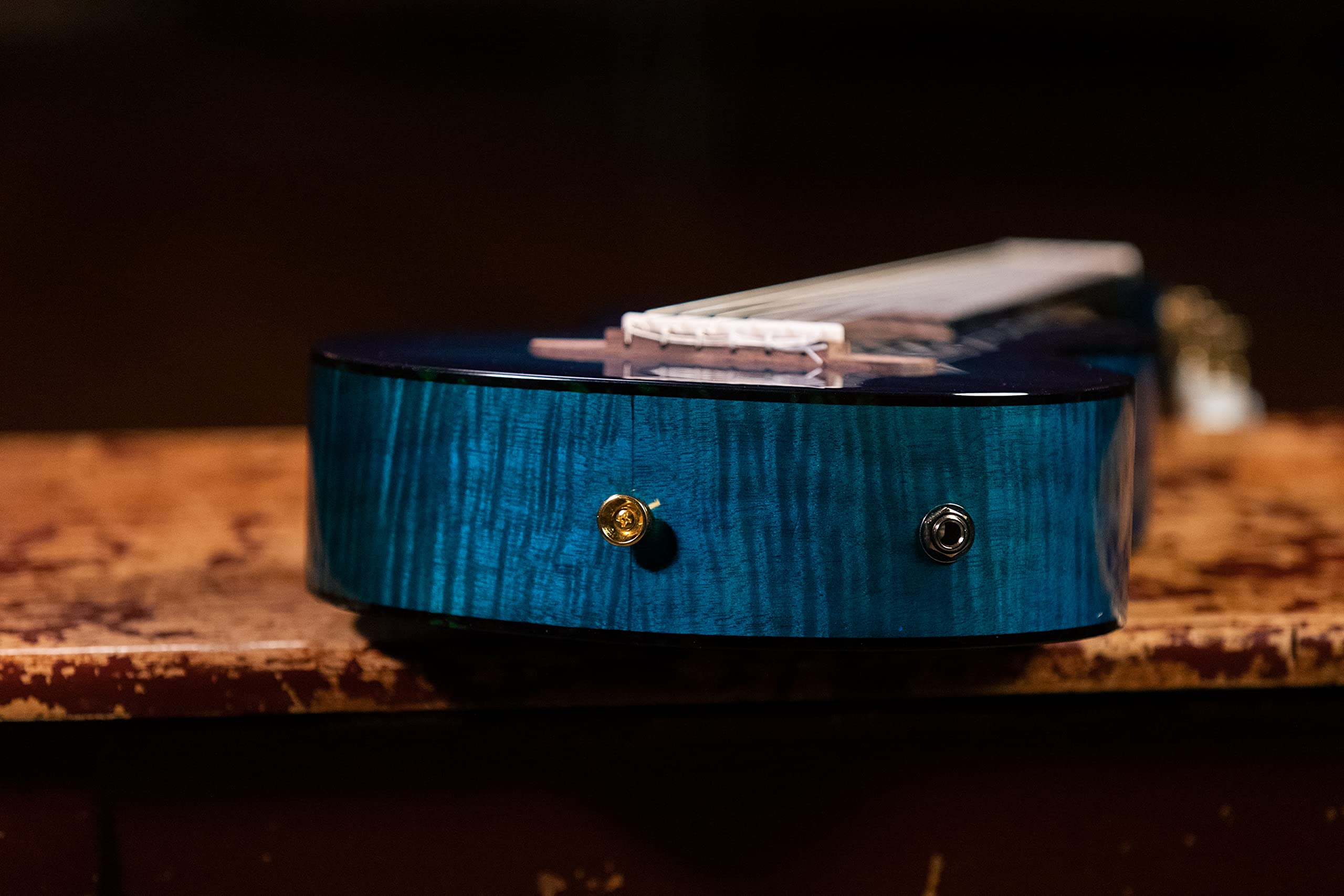 Ortega Guitars Reise Gitarre Elektro-Akustisch – Mini Travel Series – Geflammtes Mahagoni, Hochglanz Blau (RGLE18BLF)