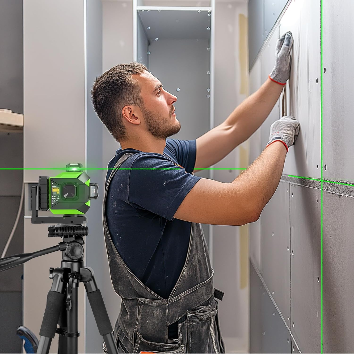 Huepar 360 Laser Level Self-Leveling Cross Line Laser Level 3D Green Beam 197Ft. Laser Tool 67.72" Lightweight Extendable Tripod, Li-ion Battery, Magnetic Base, Hard Carry Case-703CG&T16A