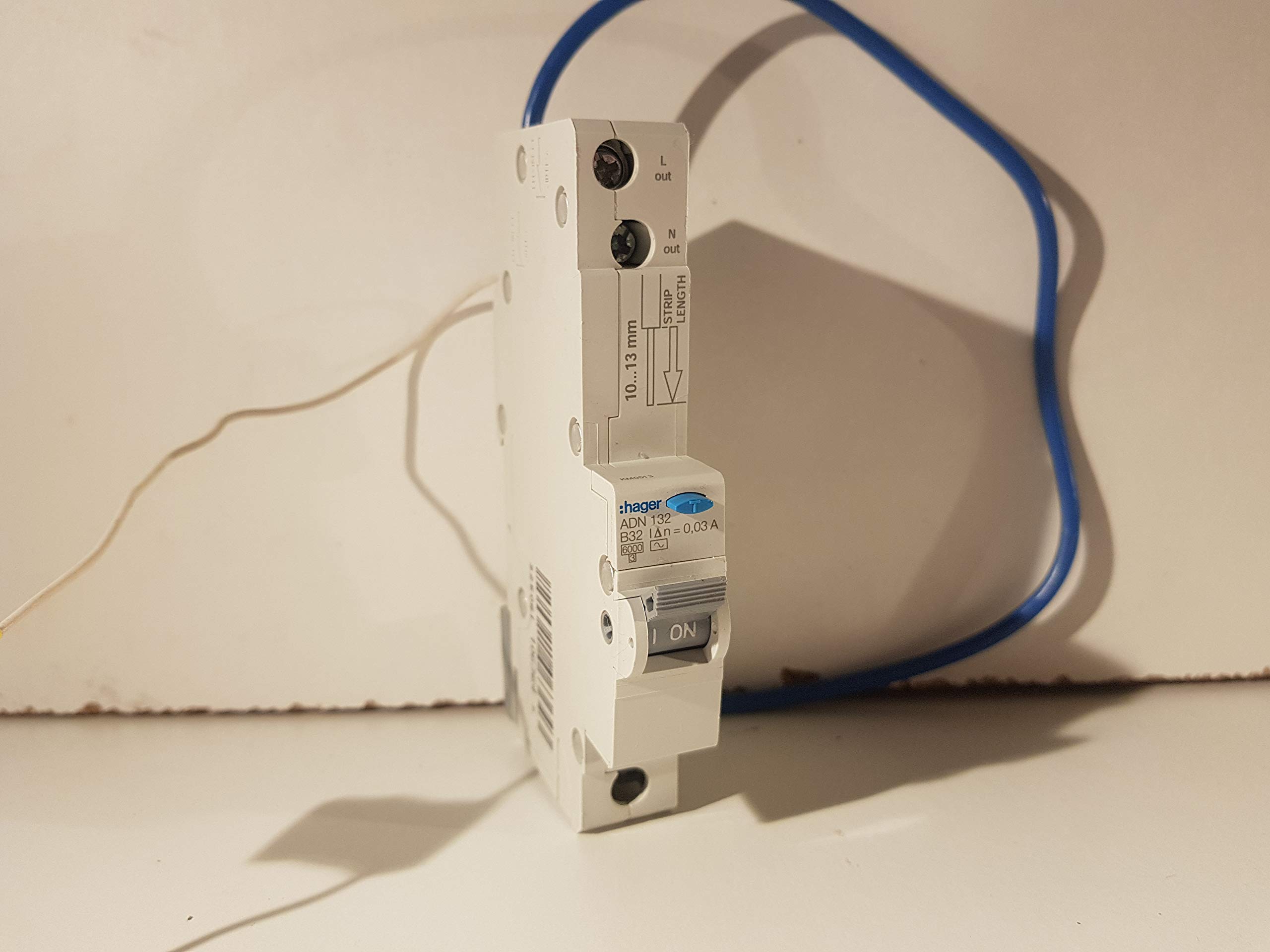 Hager ADN132 AC Class Domestic Electronic RCBO, 1 Pole, 1 Module, Type B, 6 kA Breaking Capacity, 30 mA Sensitivity, 32 A Current