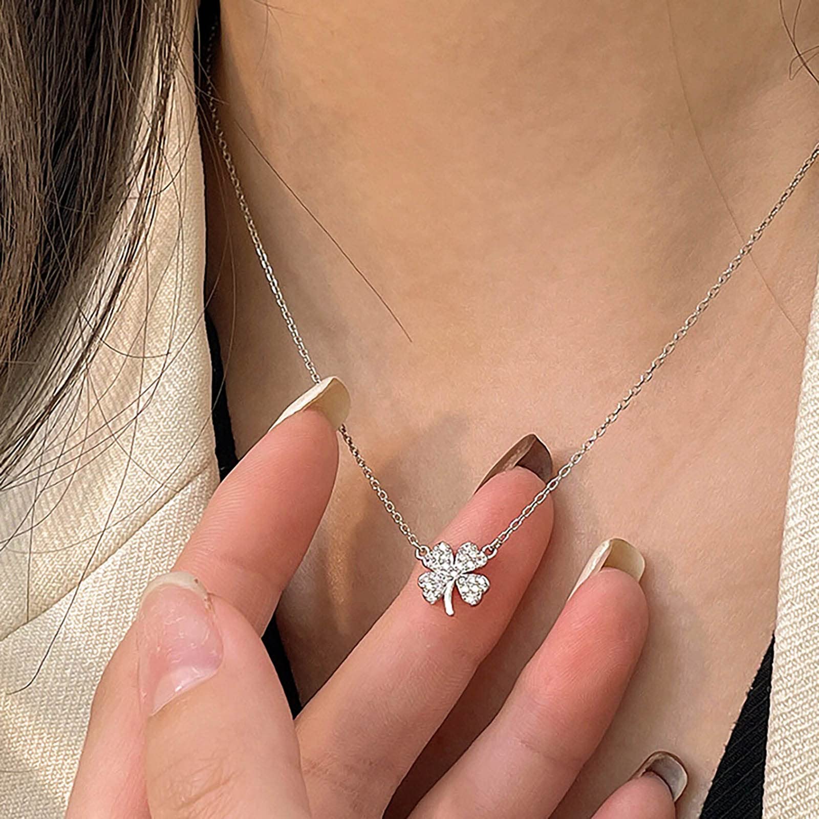 TseenYi Collana Quadrifoglio Argento Cristalli Mini Iniziale Quadrifoglio Collana Clavicola Catena Gioielli Per Donne E Ragazze (1 Pz
