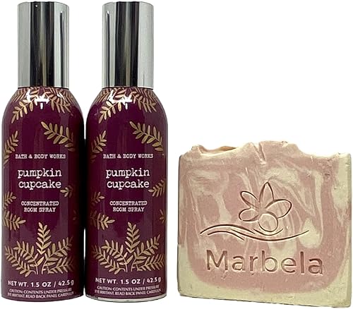 Bath and Body Works Paquete de 2 espray, concentrado para cupcakes de calabaza, con jabón de muestra de Marbela, 2 unidades