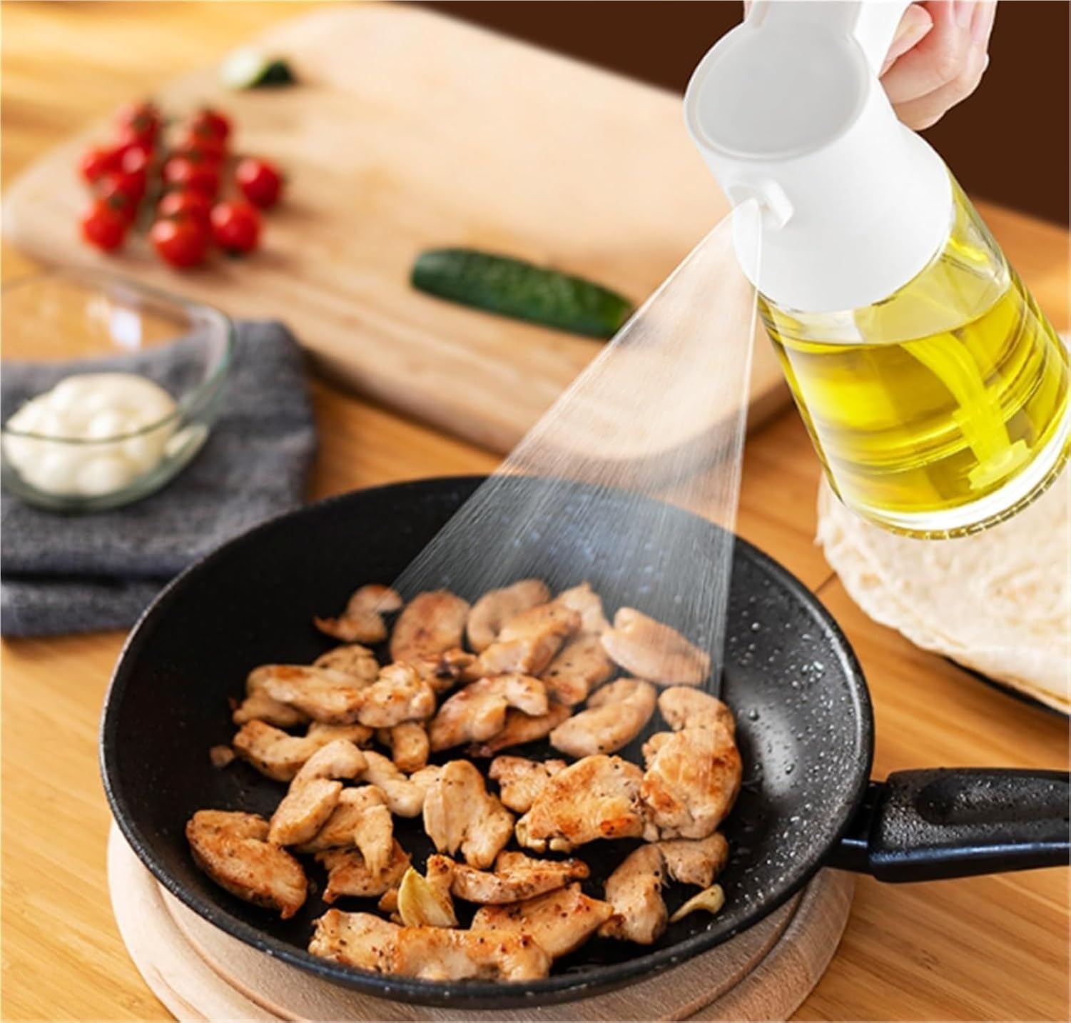 Wiederverwendbare Ölflasche Küche Sprühflasche Olivenöl Zerstäuber Push-Type Glasspender für Salatzubereitung Air Fryer Kochöl Behälter, White, 180ml