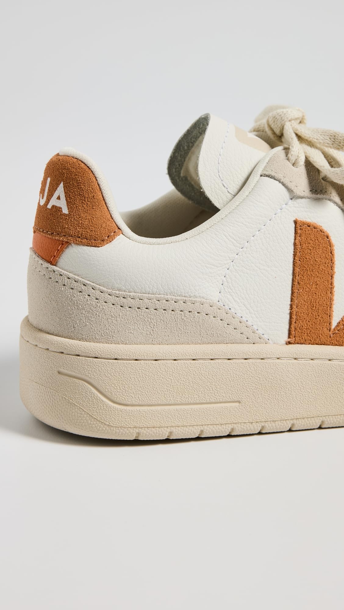 Veja Womens V-90: 6 Extra White Umber
