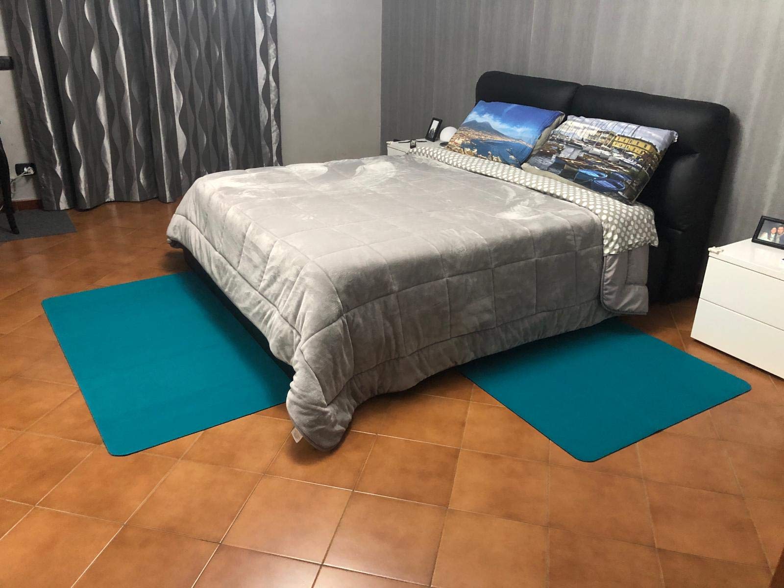 Set Scendiletto Formato da 3 Pezzi - 2 Tappeti da 80x100 cm e 1 Tappeto da 80x150 cm (Grigio)