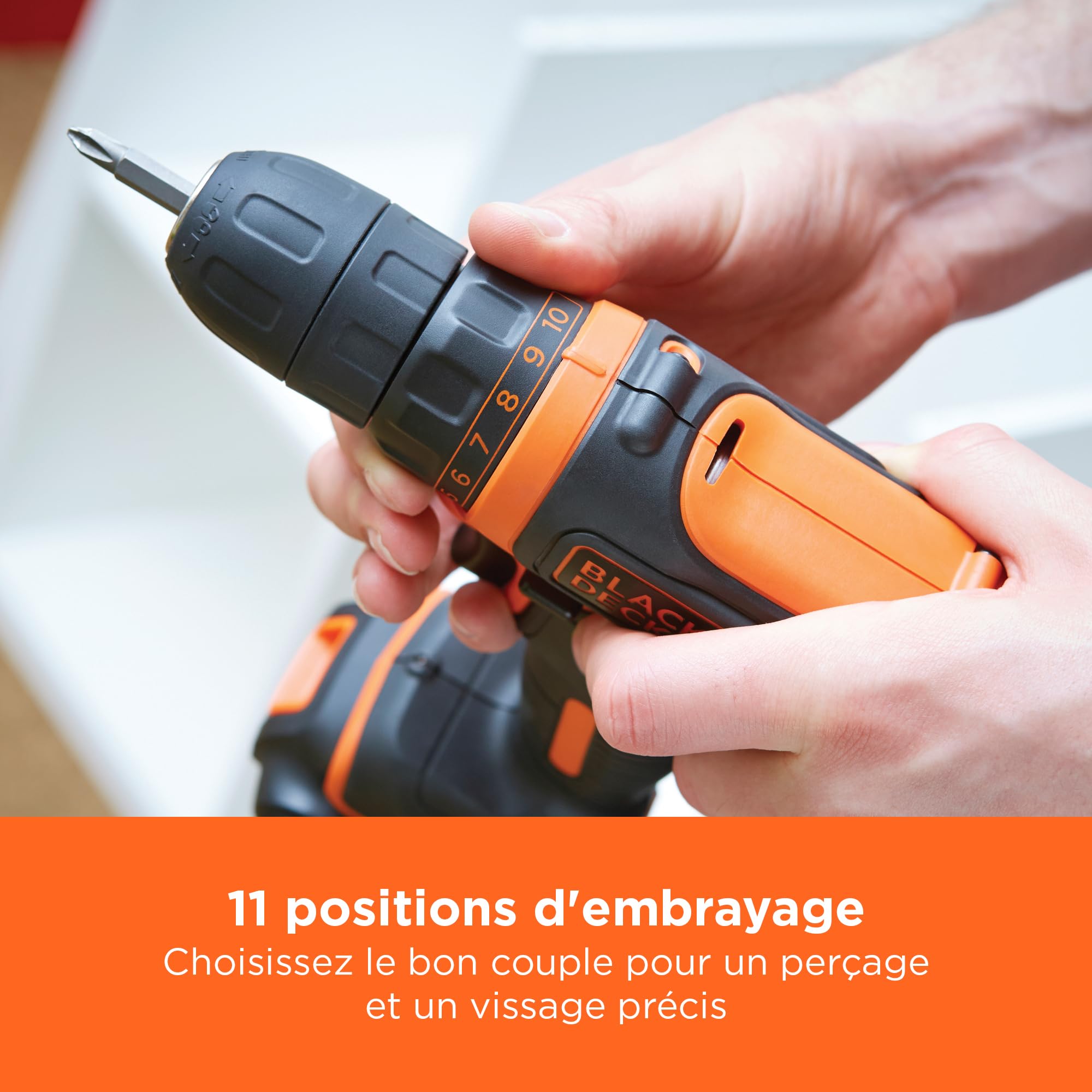BLACK+DECKER Perceuse sans fil ultra-compacte avec lampe de travail LED, batterie Li-Ion 10,8 V et chargeur, BDCDD12-QW