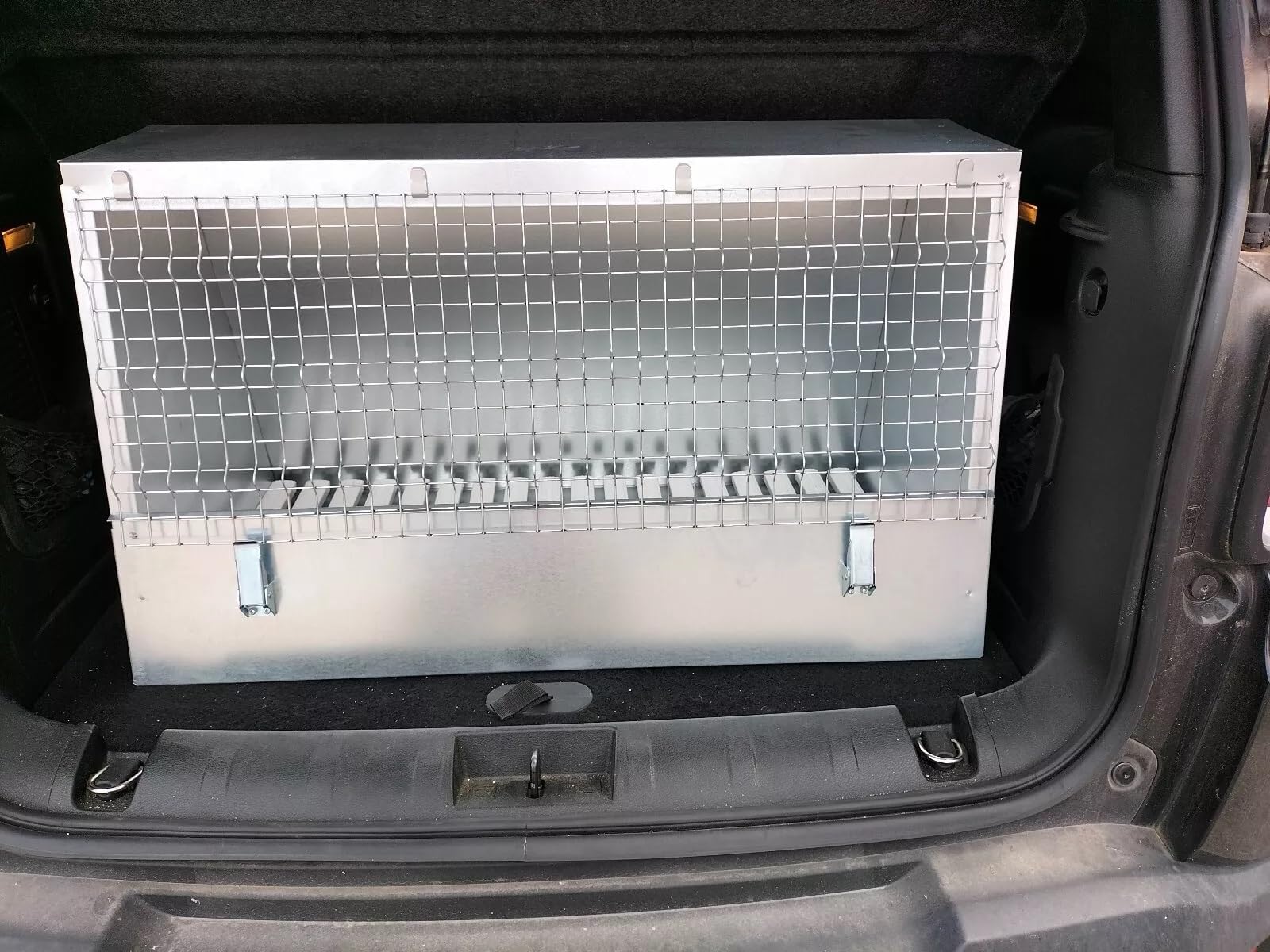 DONATO ROCILA SRL TRASPORTINO AUTO,BOX AUTO,PER CANI IN METALLO MOD. GRANDE ADATTO A MEZZI COME LA JEEP, CM 93X49X56