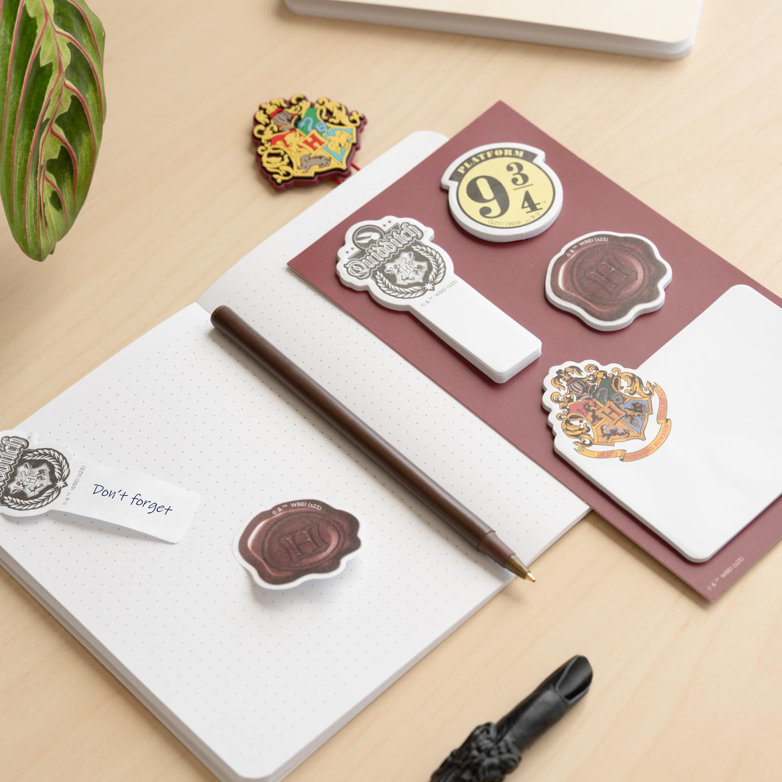 Grupo Erik Harry Potter Stationery Set | Harry Potter Pencil Case With A6 Notebooks, Highlighters, Sticky Notes, Paper Clips, Stickers, Pen, Pencil | Harry Potter Gifts | Harry Potter Merchandise