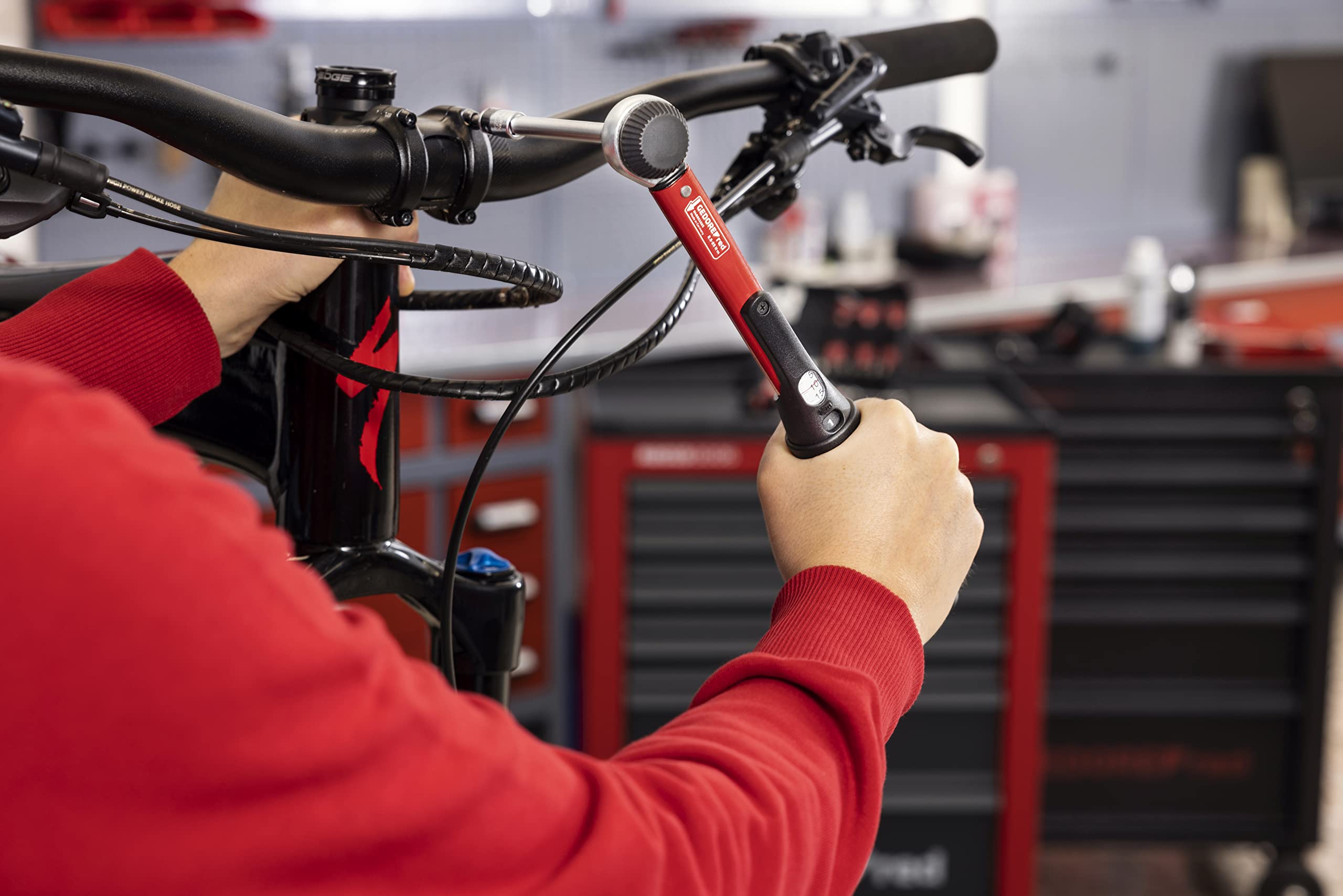 GEDORE rojo Fahrrad Werkzeugset Profi für die Werkstatt, 25-teilig, Rollgabelschlüssel, Bitschraubendreher 1/4', Universal-Reparaturset mit Tasche, R21702025, Schwarz/Rot