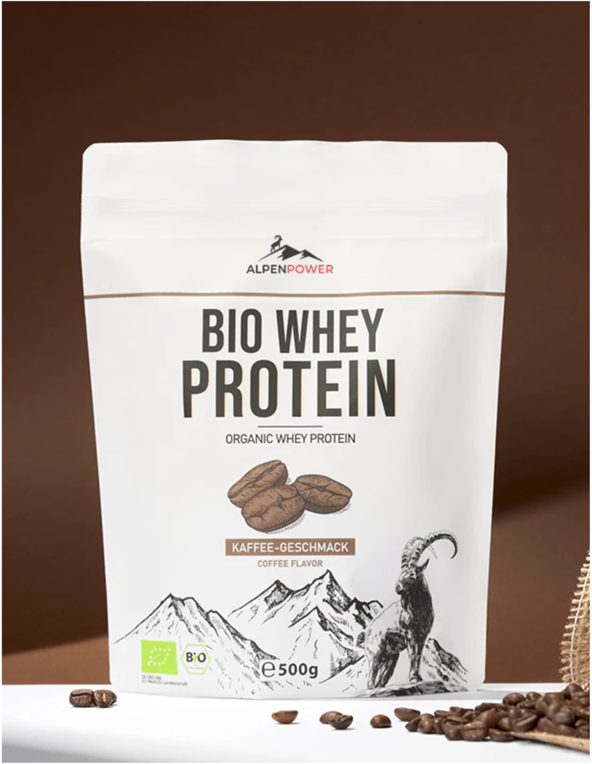 AlpenPower BIO WHEY proteine ​​gusto Caffè 1 kg - Ingredienti 100% naturali e senza additivi - Prodotto con il miglior latte alpino biologico - Polvere proteica CFM di alta qualità