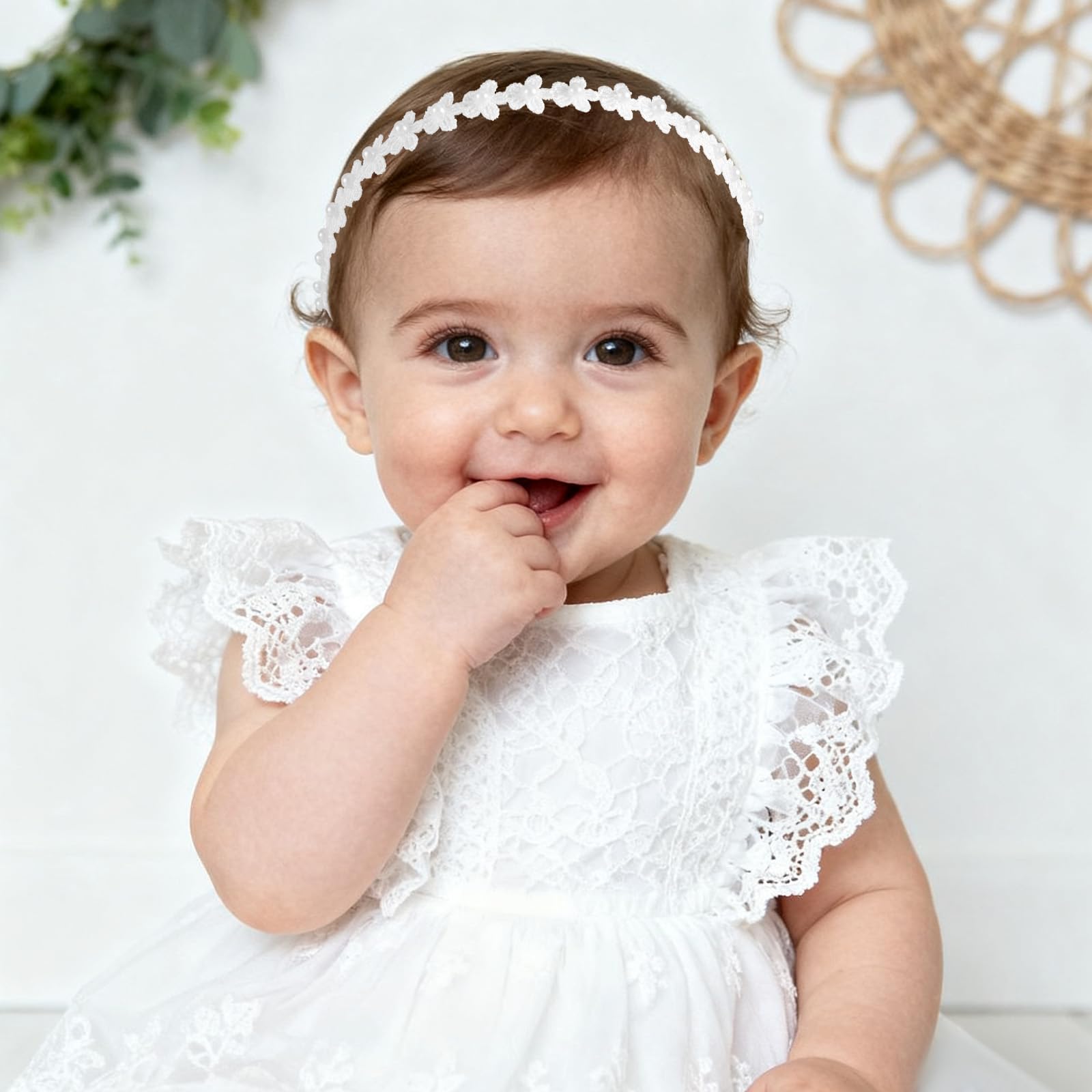 Bandeau de Baptême Réglable en Dentelle, Élégant Bandeau Baptême Blanc avec Perles et Fleurs Accessoires pour Cheveux pour Filles Bébés et Nouveau-Nés