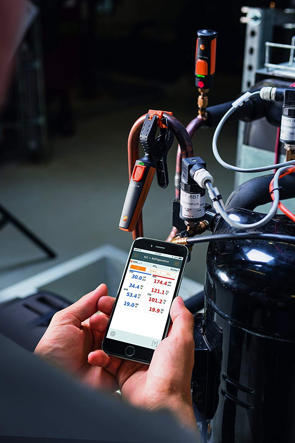 Testo Clamp Thermometer Operated With Smartphone 3