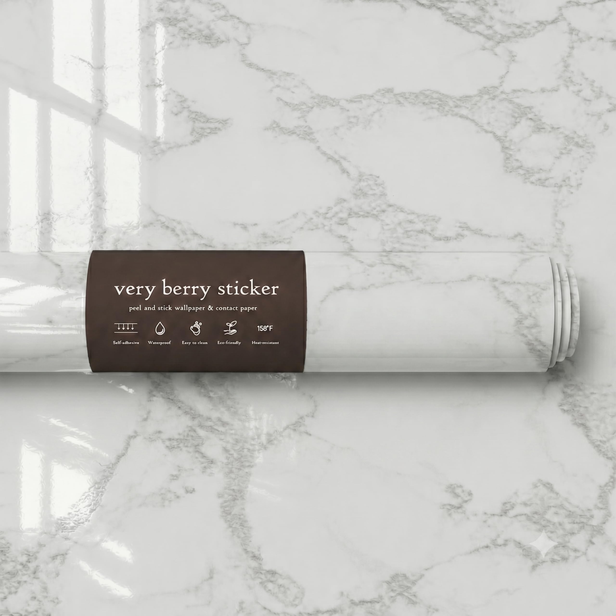 Papier contact marbre brillant pour relooker une table de cuisine facilement