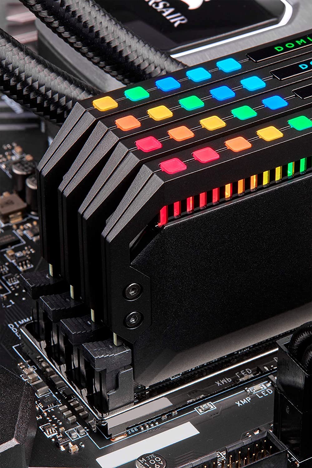 Corsair DOMINATOR PLATINUM RGB Kit di Memoria per Desktop a Elevate Prestazioni, DDR4 2 x 8 GB, 4000 MHz, Nero