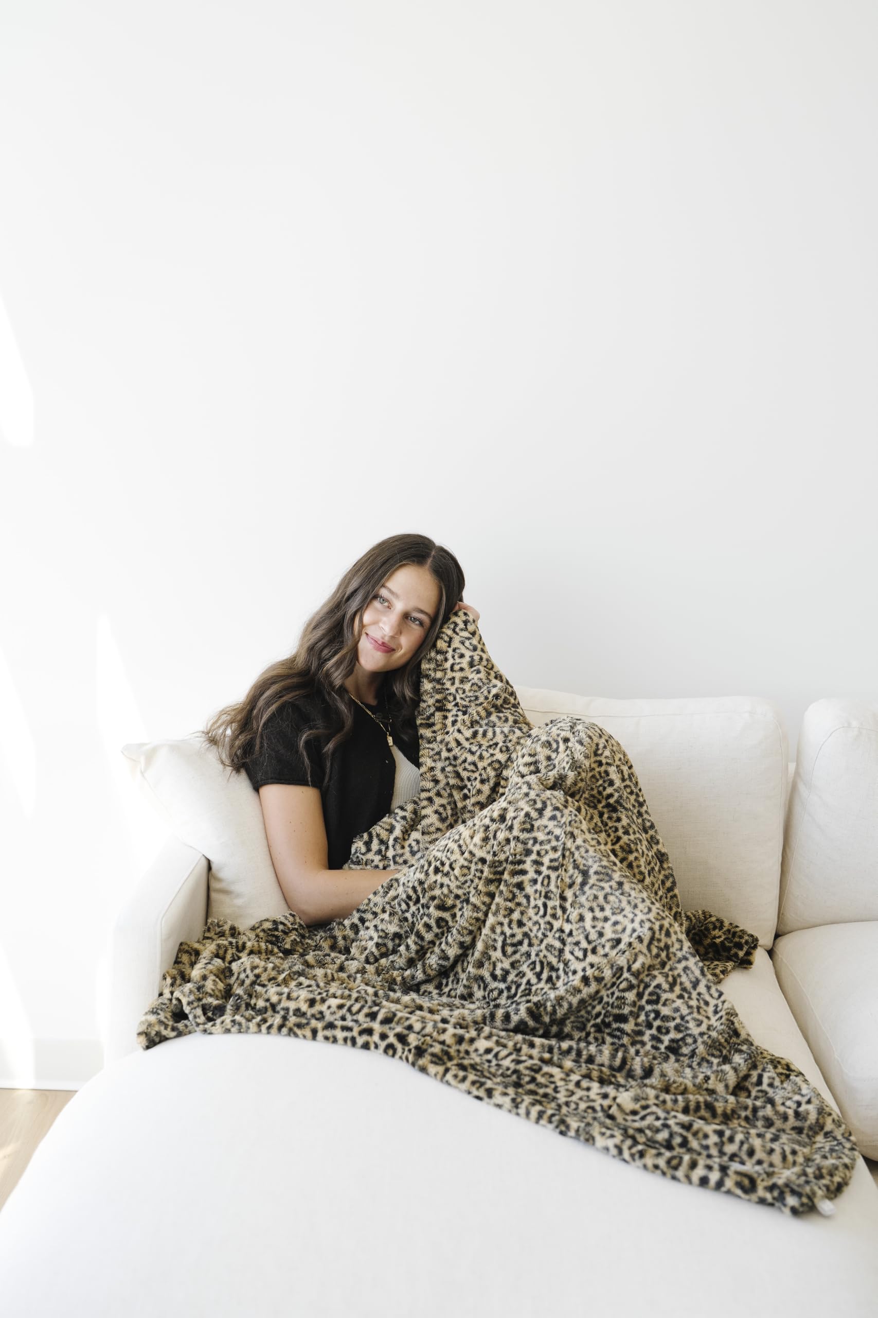 GRACED Soft Luxuries Manta de Piel sintética Extra Grande, Suave, cálida, Elegante, acogedora, XL, de 60 x 80 Pulgadas, Leopardo clásico | Manta de piel sintética suave con una textura de felpa para salas de estar modernas, sofás, camas y decoración.