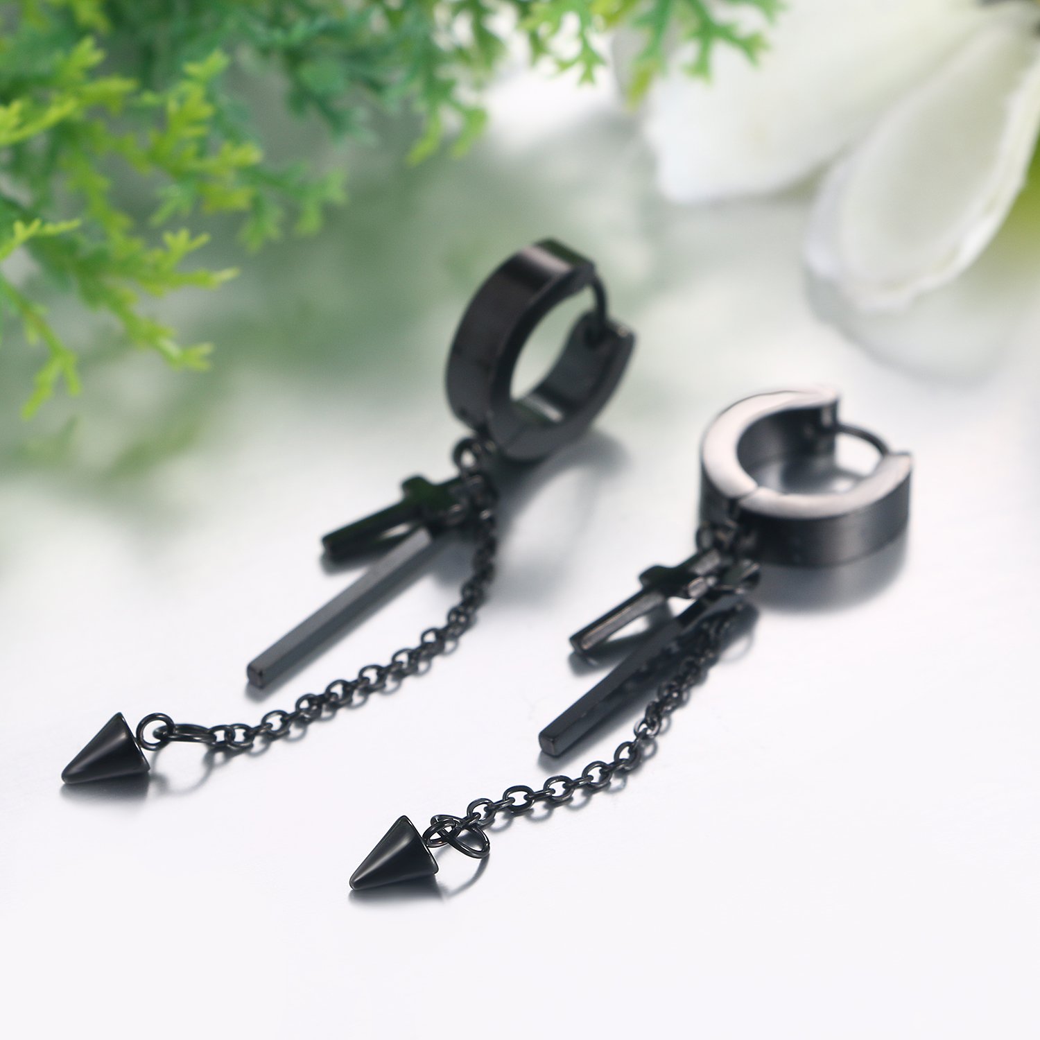 JewelryWe Pendientes de aro para hombre y mujer, con colgante de cruz de acero inoxidable, color plateado, dorado y negro Negro