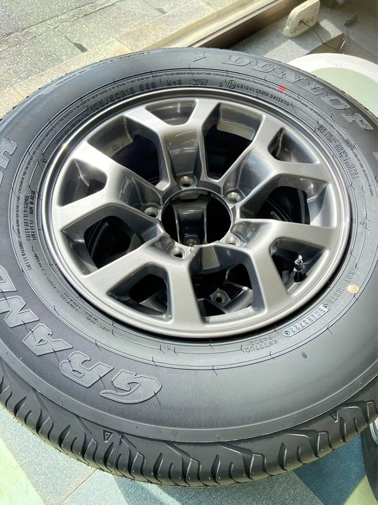ジムニーシエラ純正タイヤ　4本＋スペアタイヤ ジムニーシエラ純正タイヤ&ホイール4本、スペアタイヤの5本セット