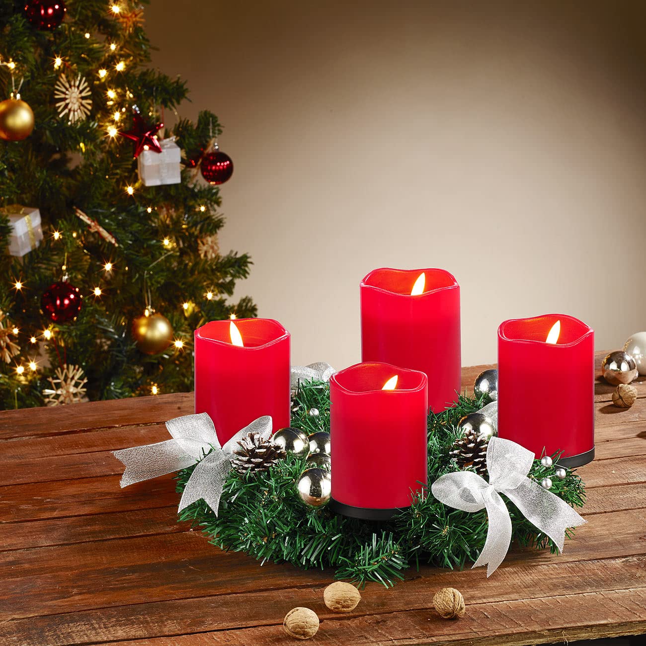 Advent Kranz: Adventskranz mit silberfarbenem Schmuck, inkl. LED-Kerzen in rot (Adventskranz Weihnachtszeit, Adventskranzgestecke, Kerze)